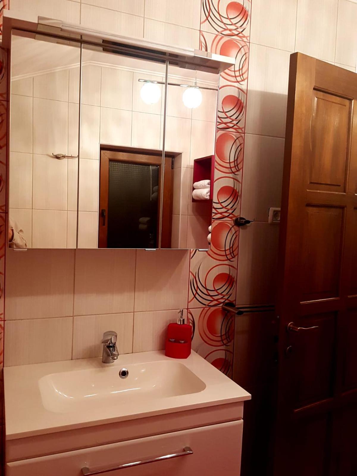One-Bedroom Apartment - Photo 9