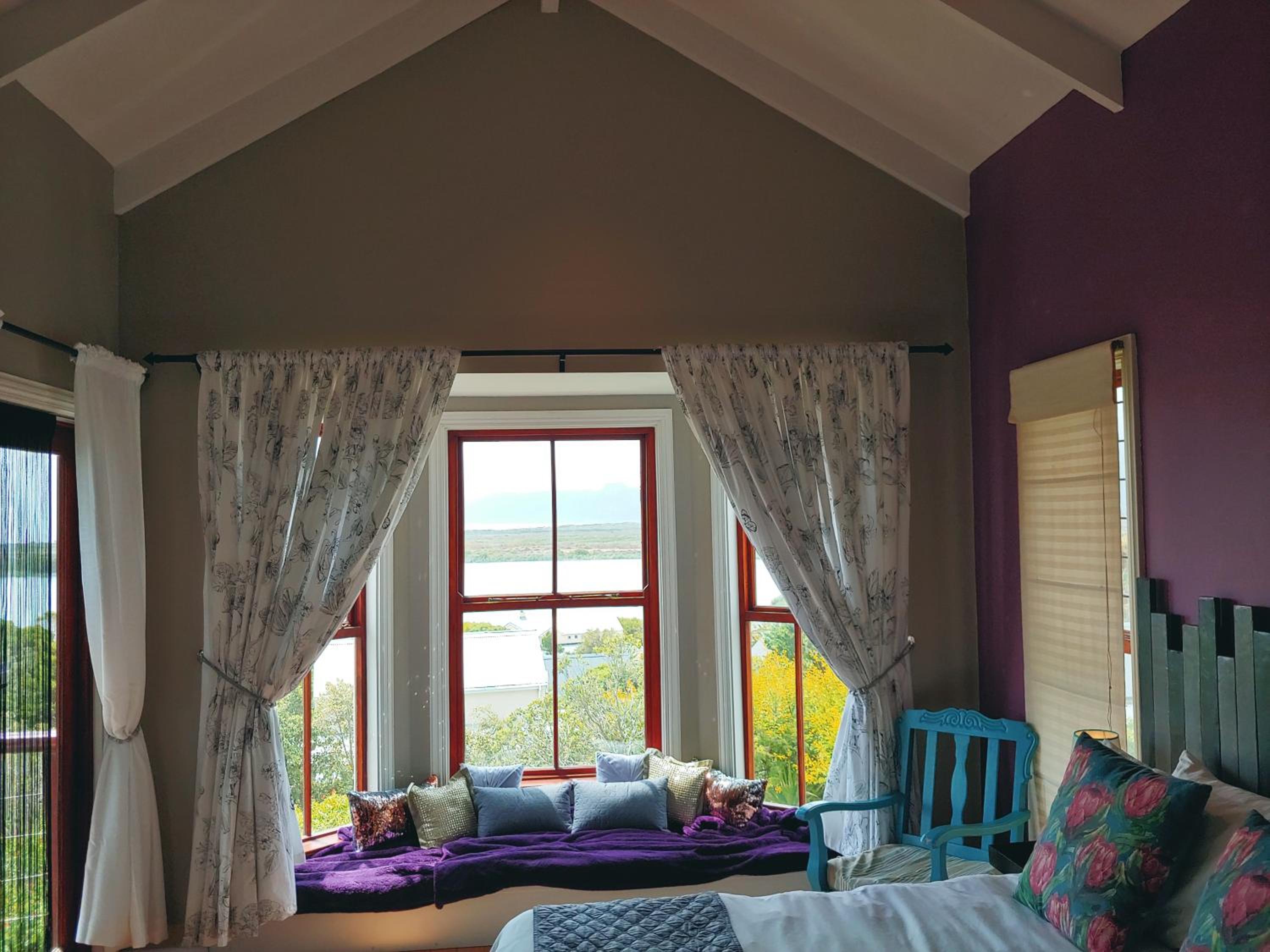 Deluxe Queen Suite - Photo 6