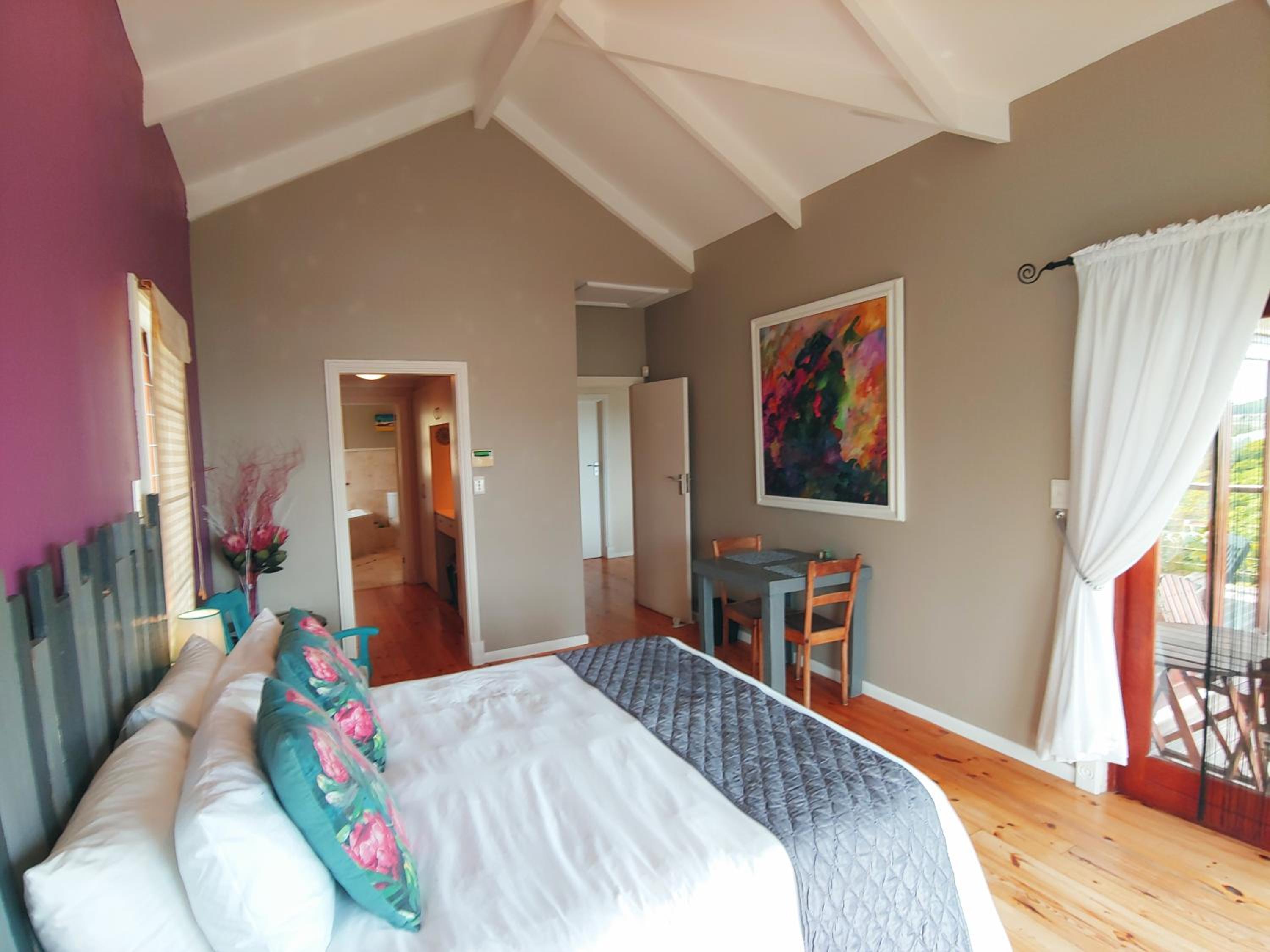 Deluxe Queen Suite - Photo 2