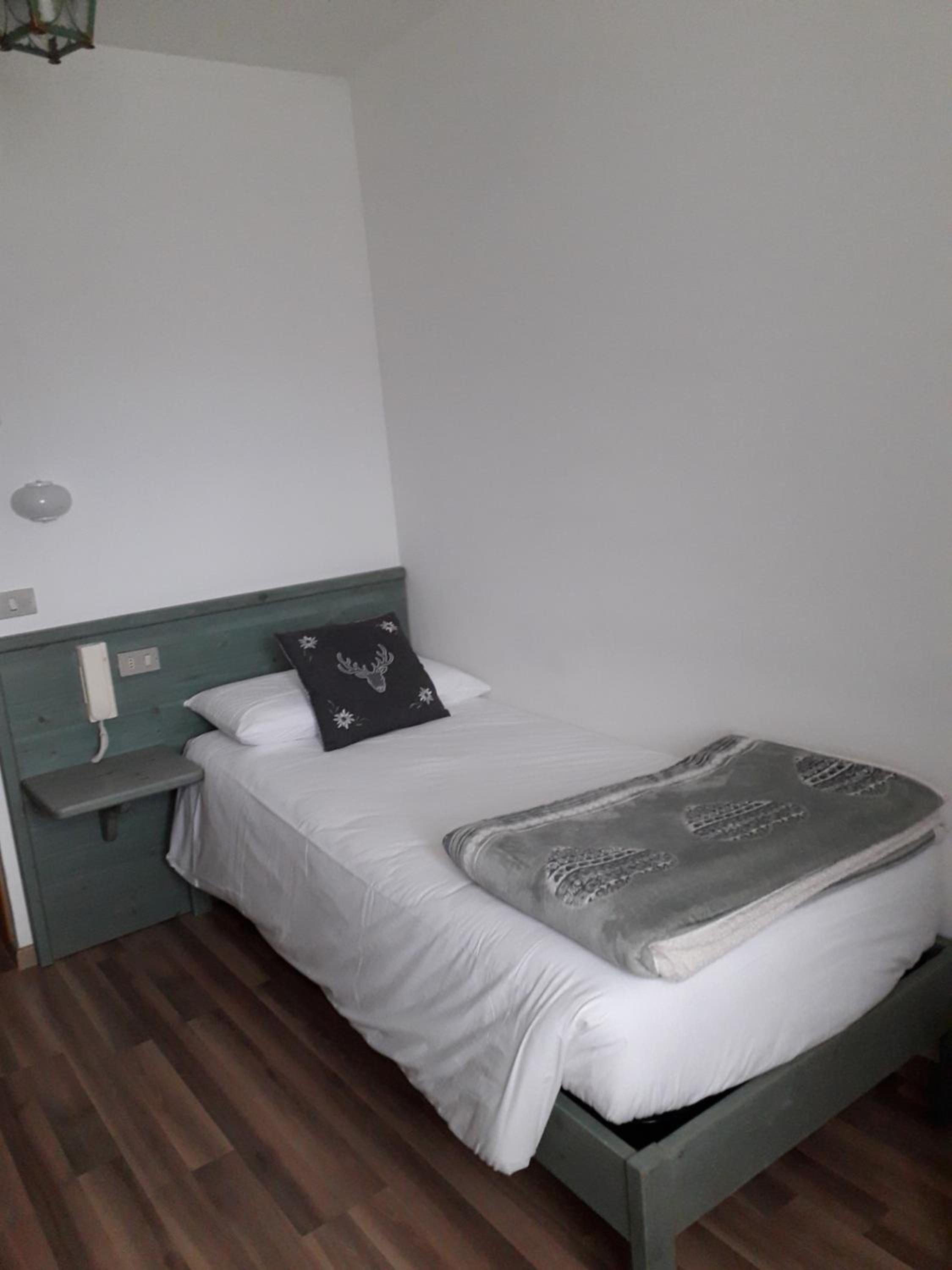 Standard Single Room with Shower photo 1