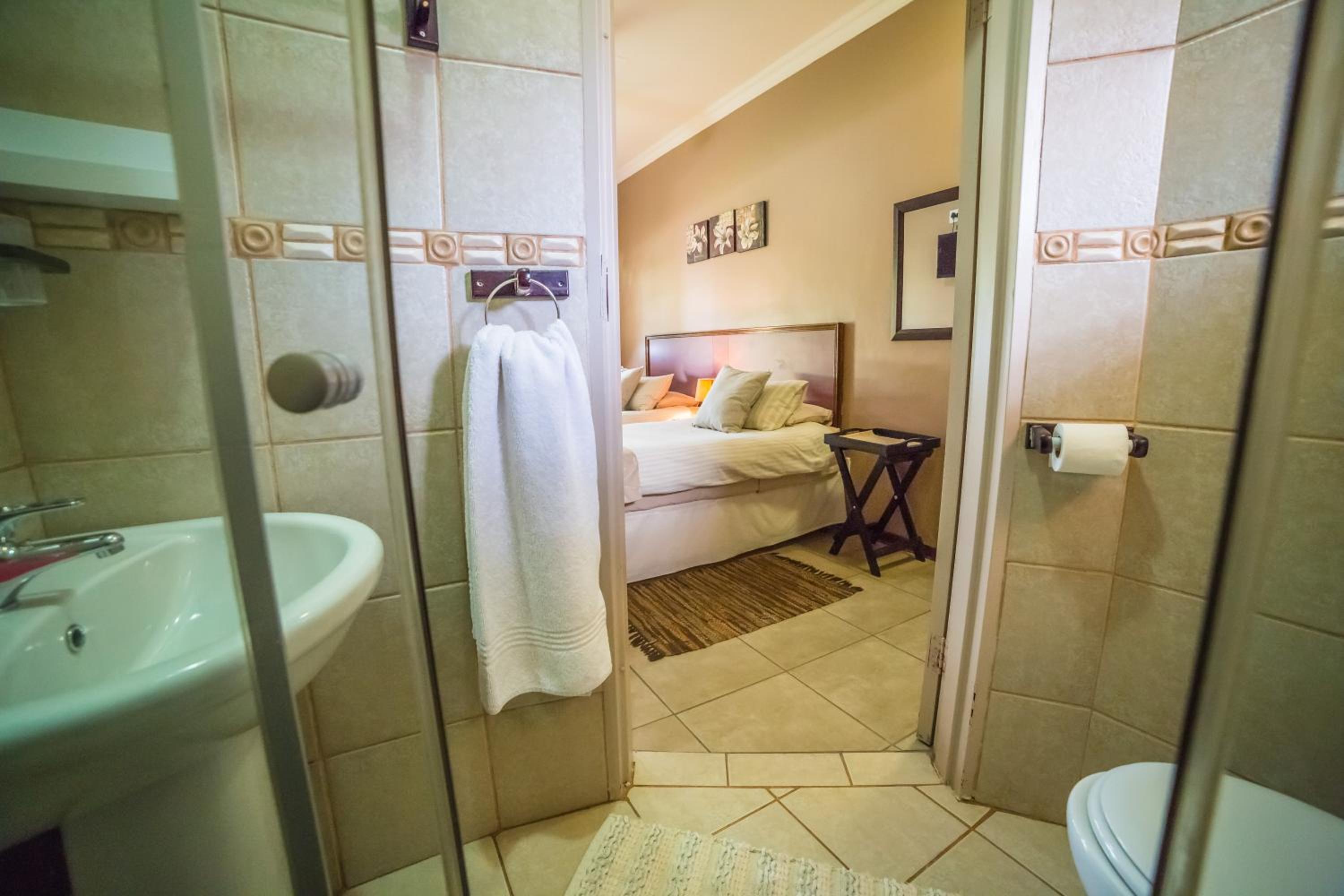 Deluxe Double Room - Photo 8