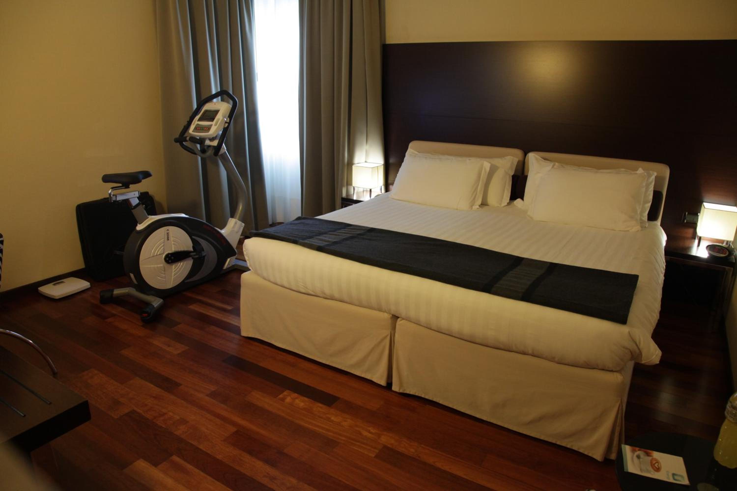 Executive Queen Room - Photo 5