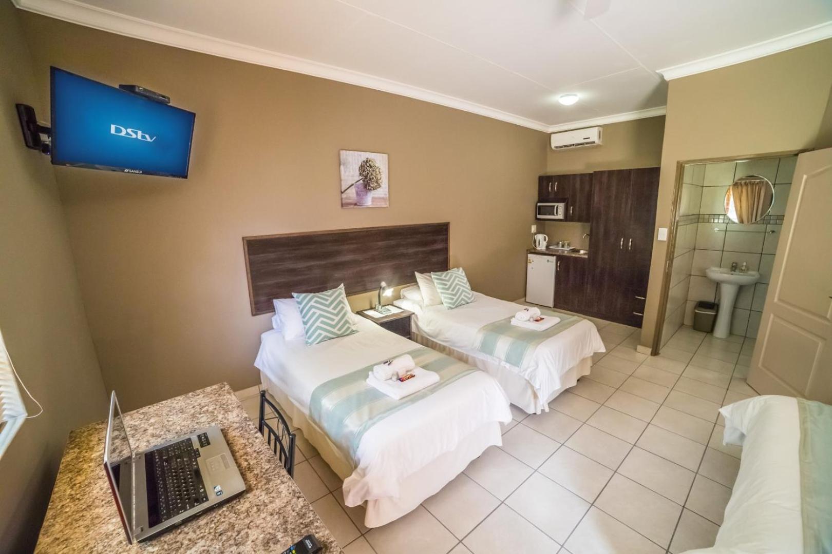 Deluxe Family Room - Photo 3