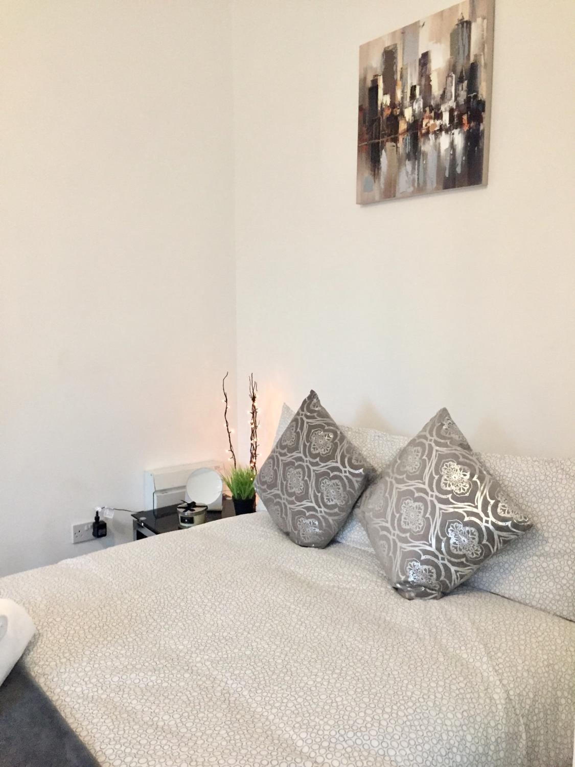 One-Bedroom Apartment - Photo 9
