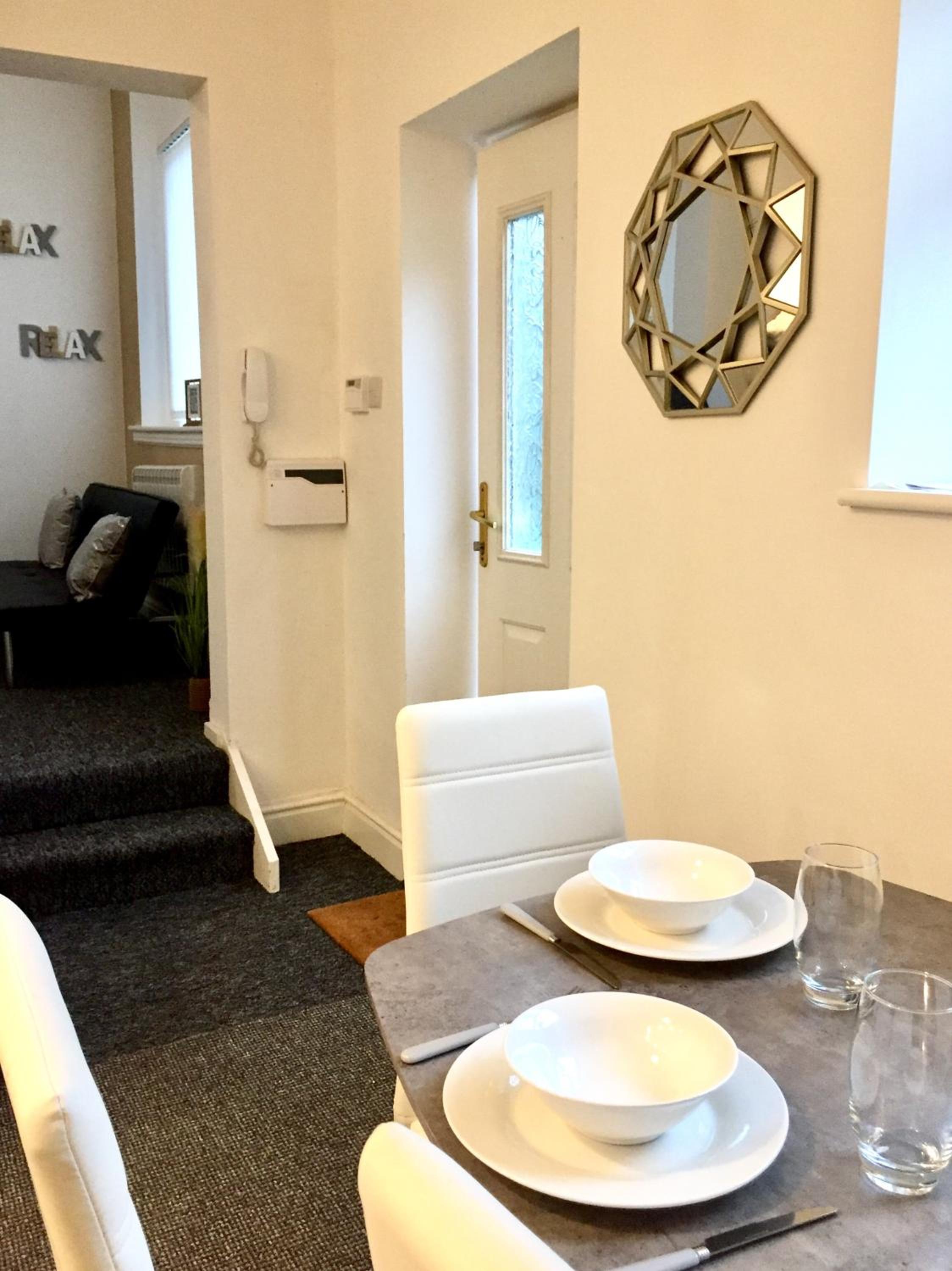 One-Bedroom Apartment - Photo 4