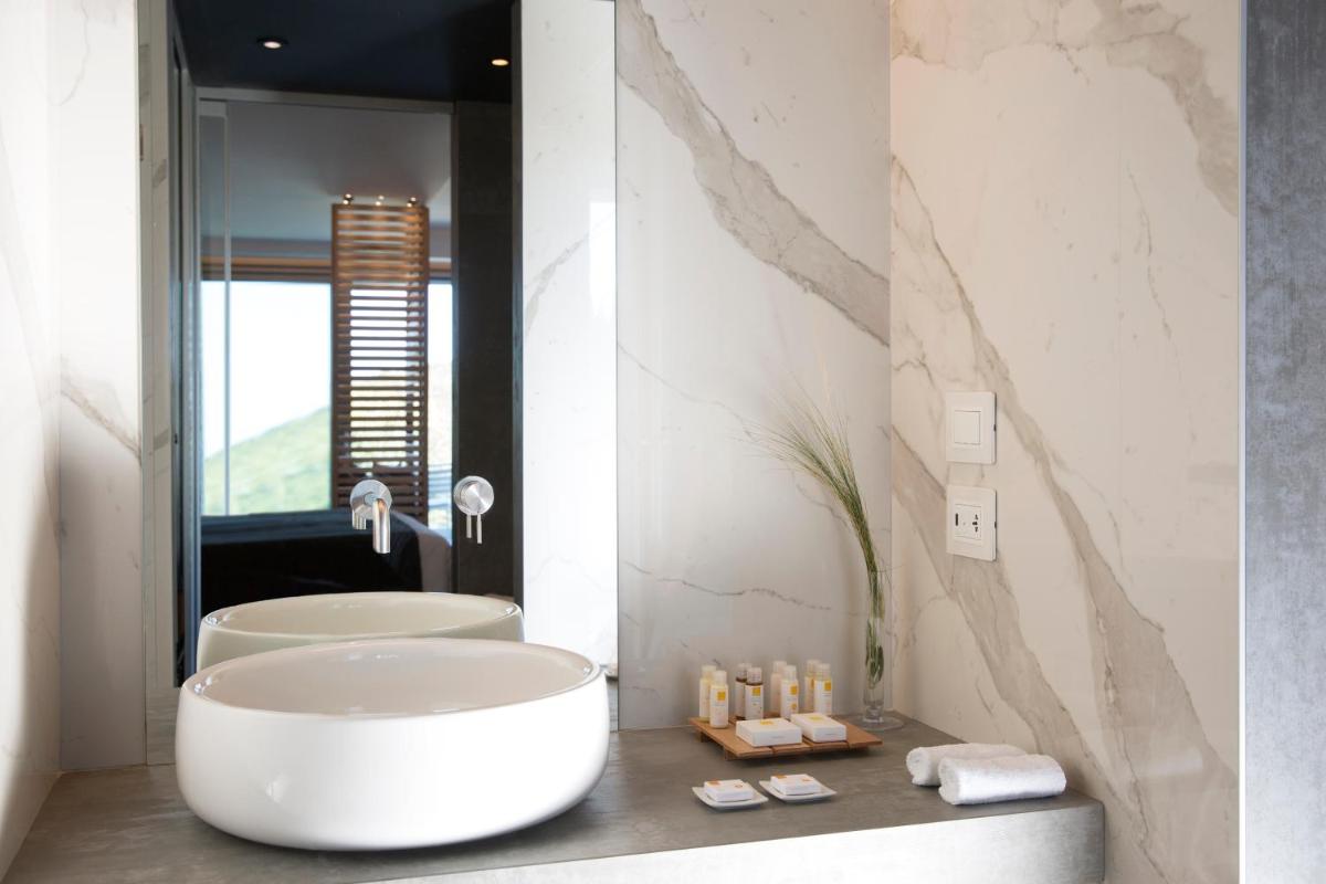 Junior Suite with Sea View - Photo 6