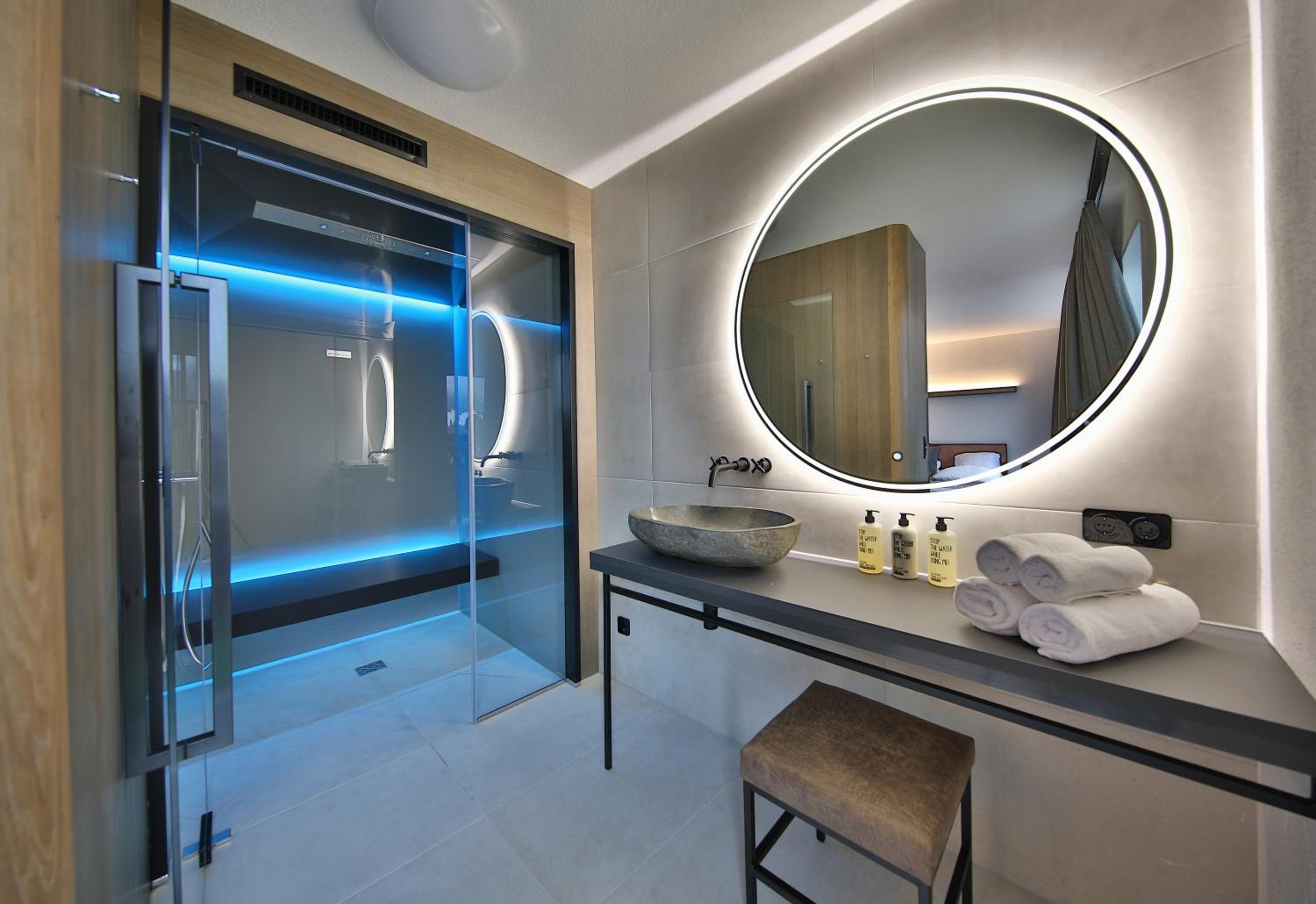 Suite with Steam Bath and Mountain View - Photo 7