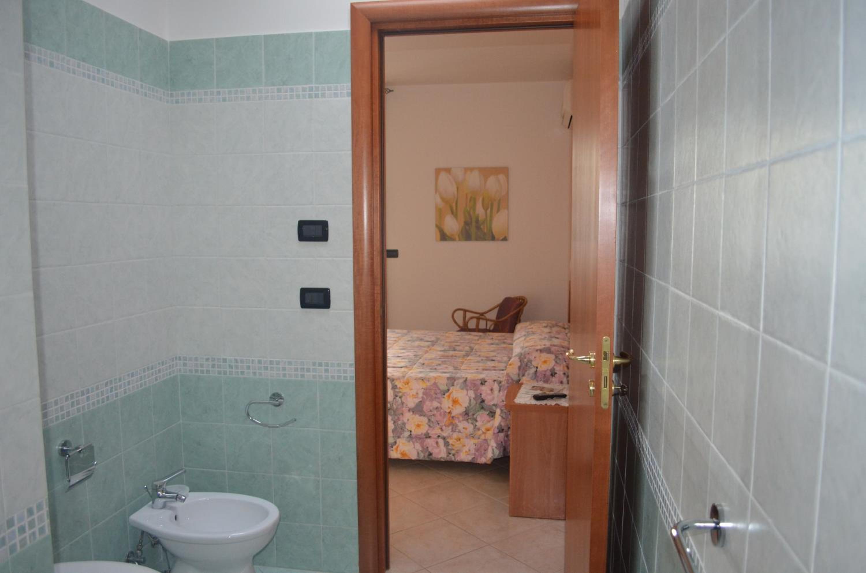 Double or Twin Room with Balcony photo 2