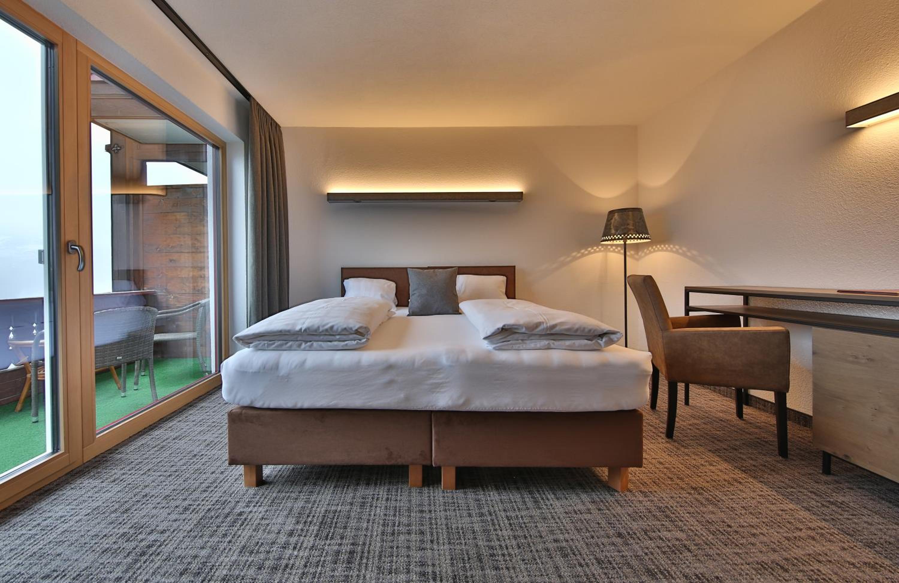 Suite with Steam Bath and Mountain View - Photo 8