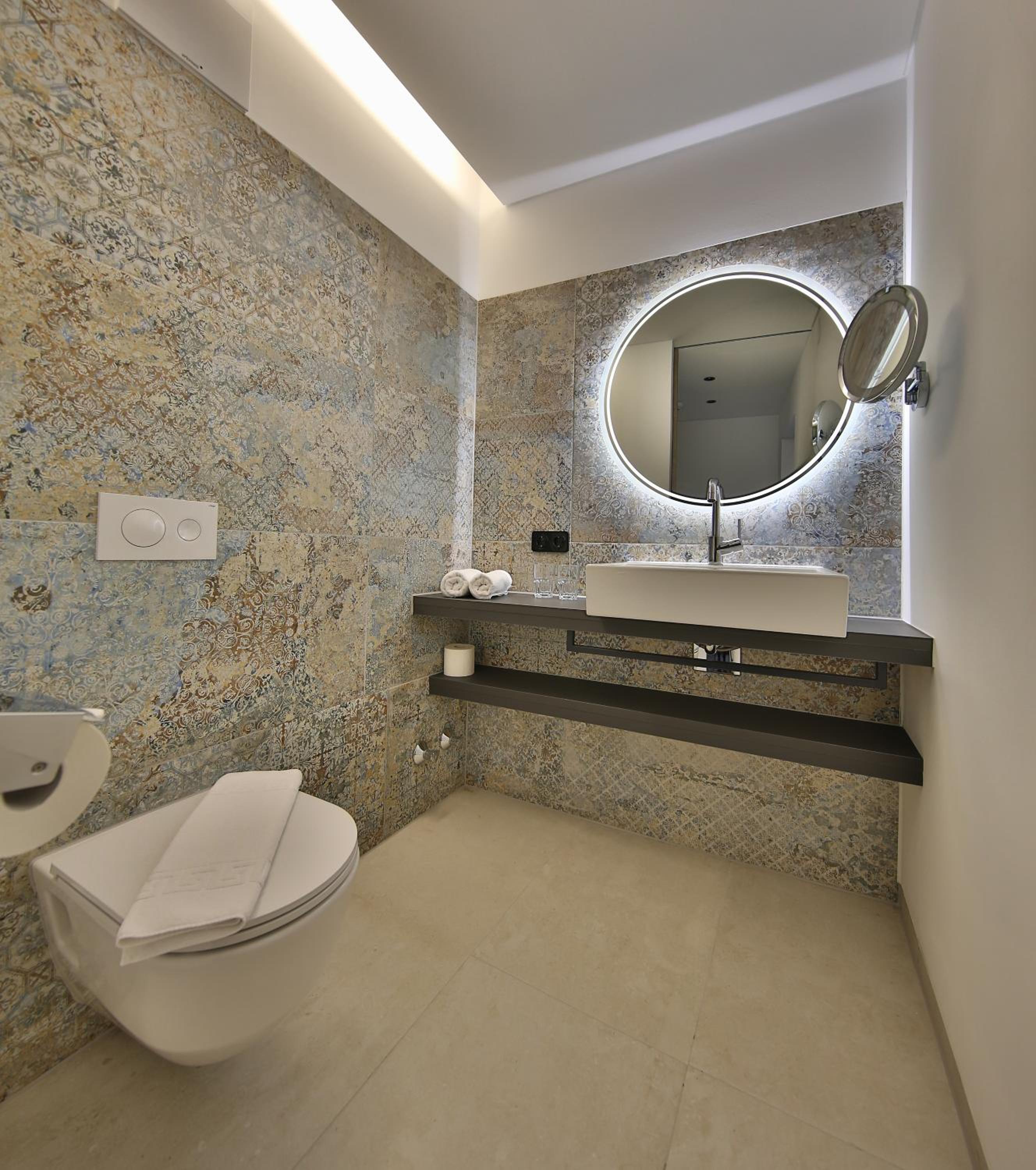 Suite with Steam Bath and Mountain View - Photo 10