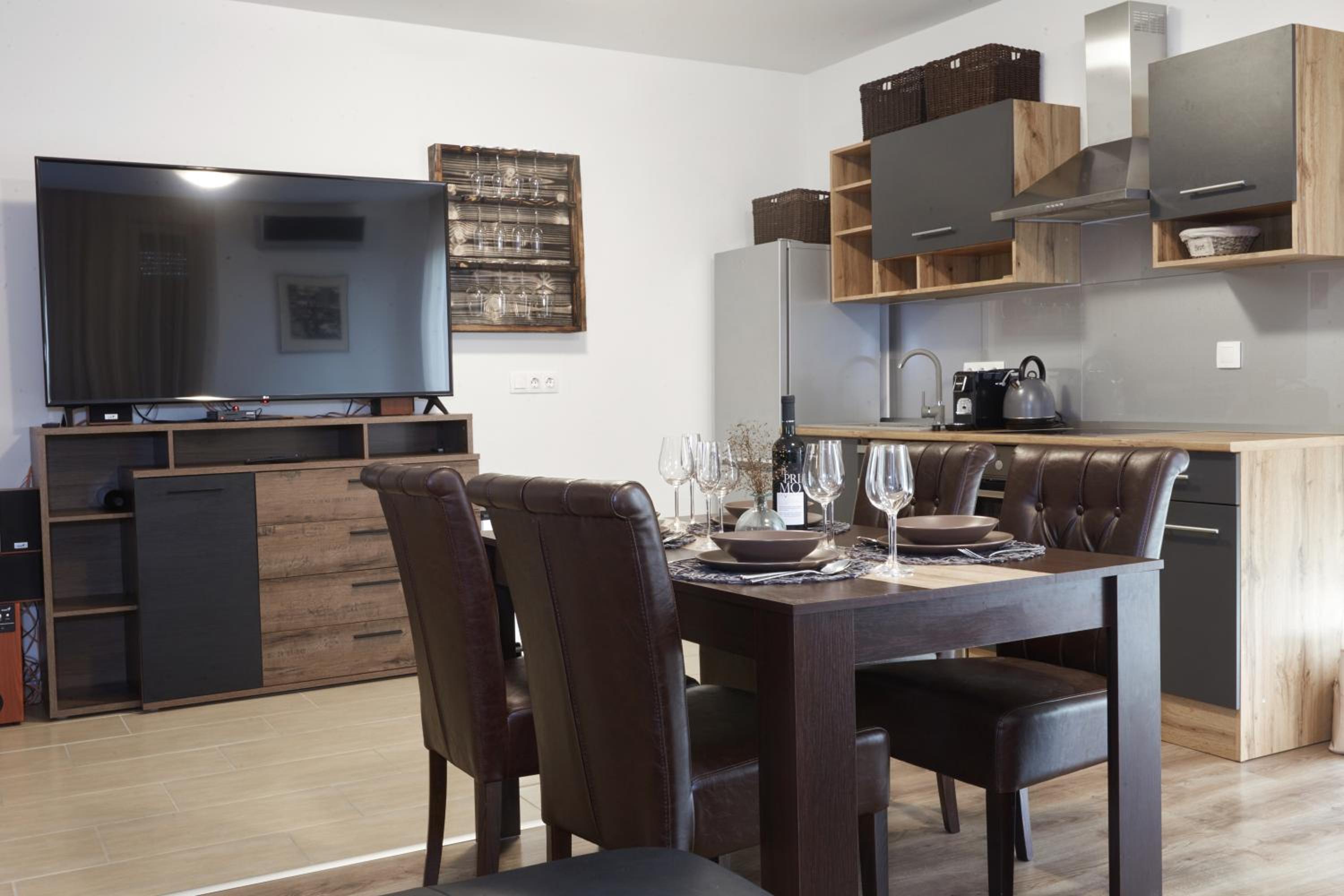 One-Bedroom Apartment - Photo 3