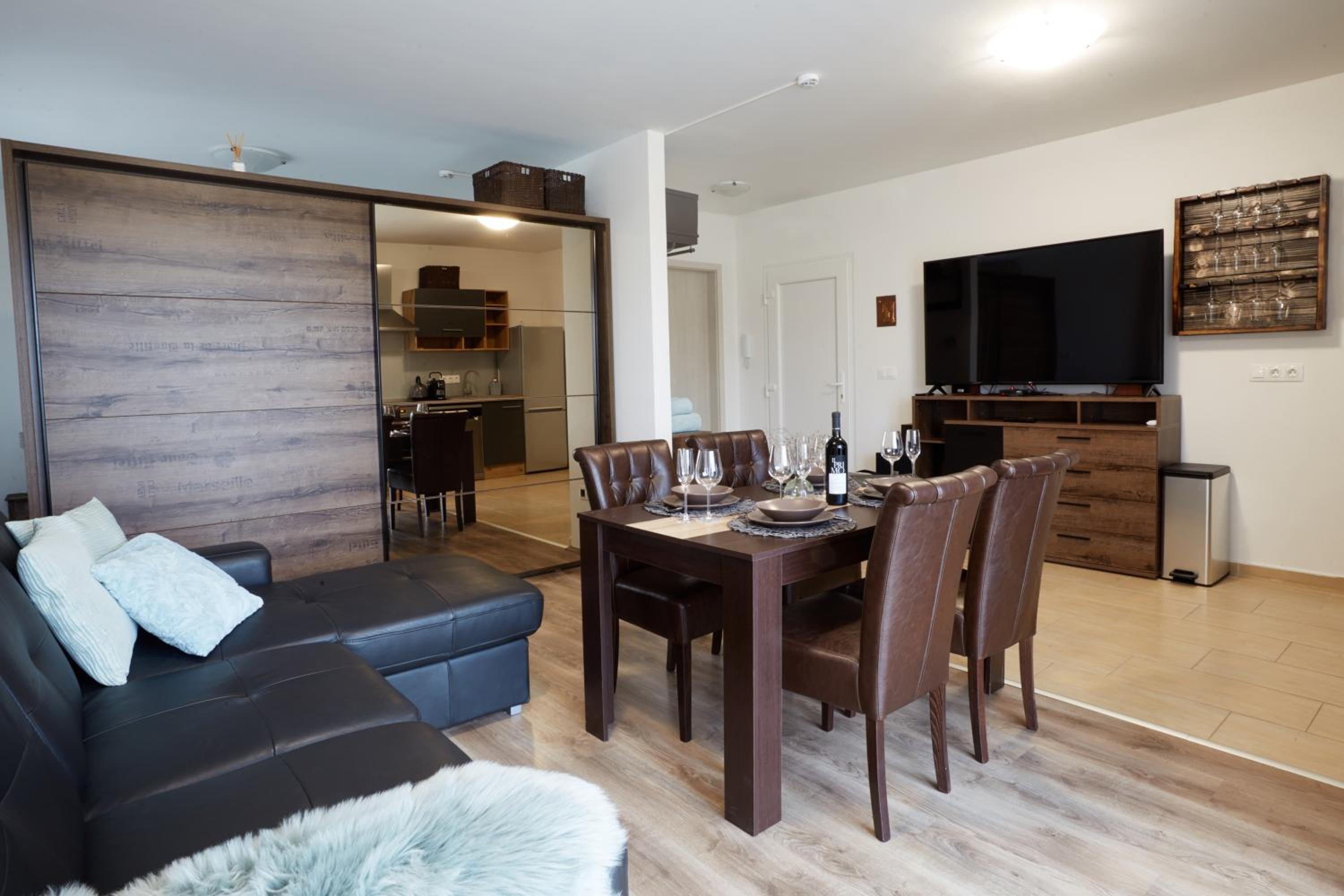 One-Bedroom Apartment - Photo 1