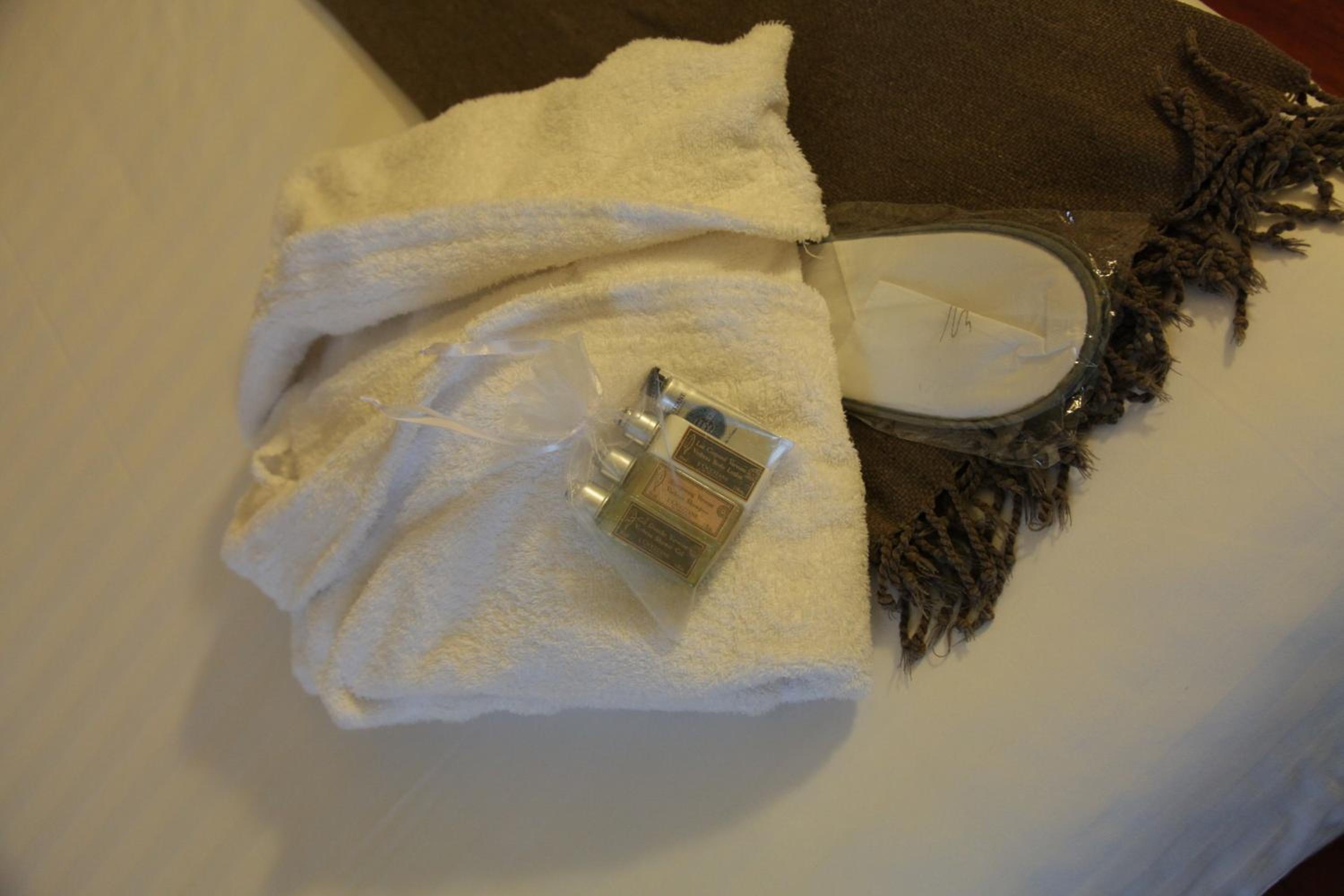 One-Bedroom Suite - Photo 9