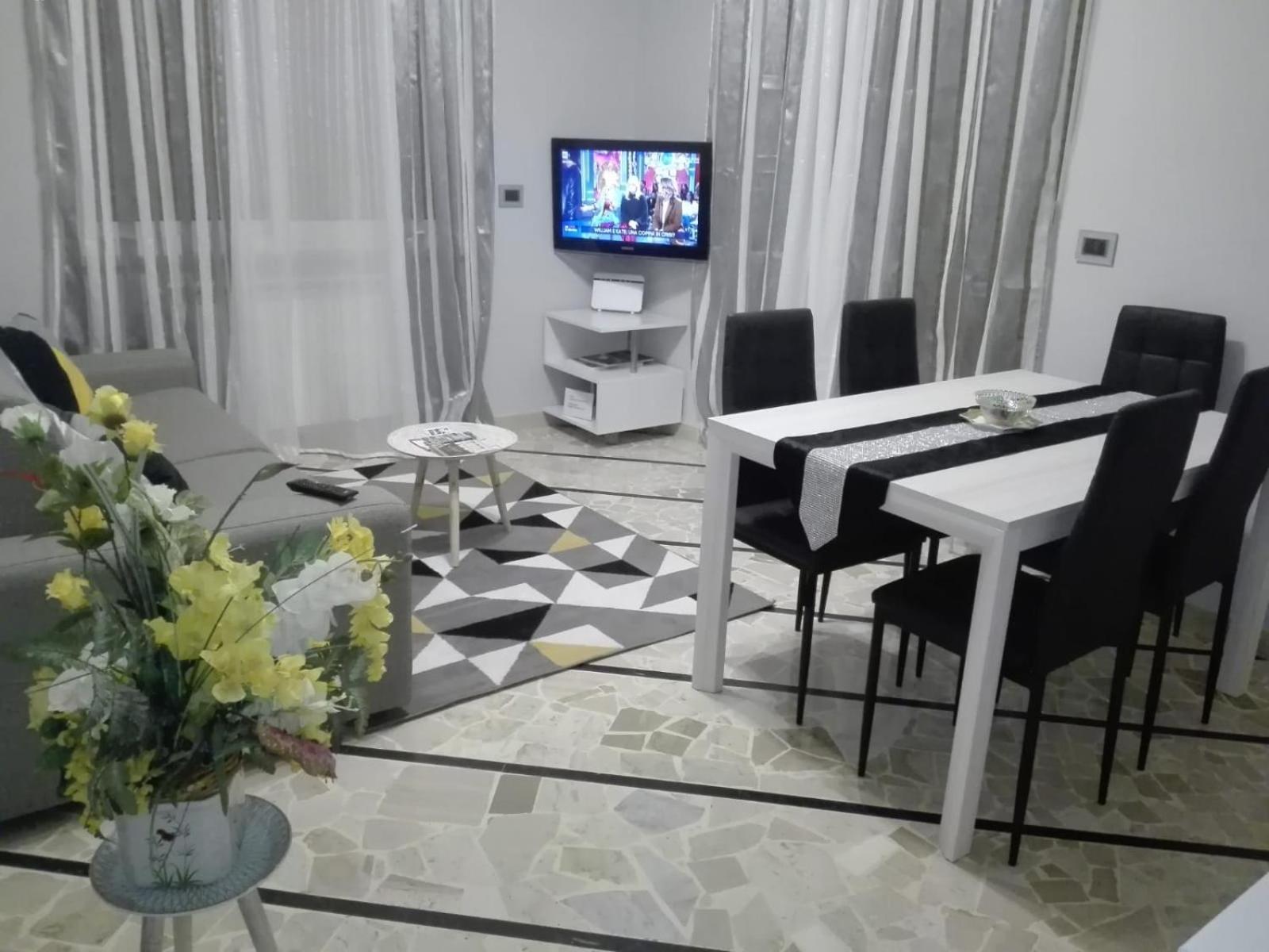 Two-Bedroom Apartment - Photo 30