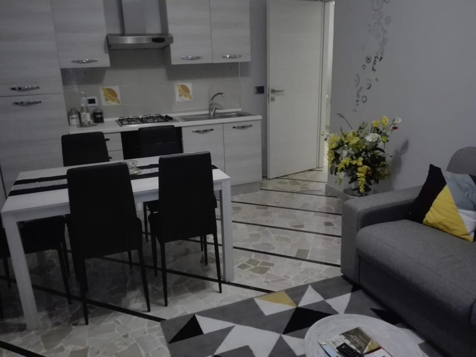Two-Bedroom Apartment - Photo 2