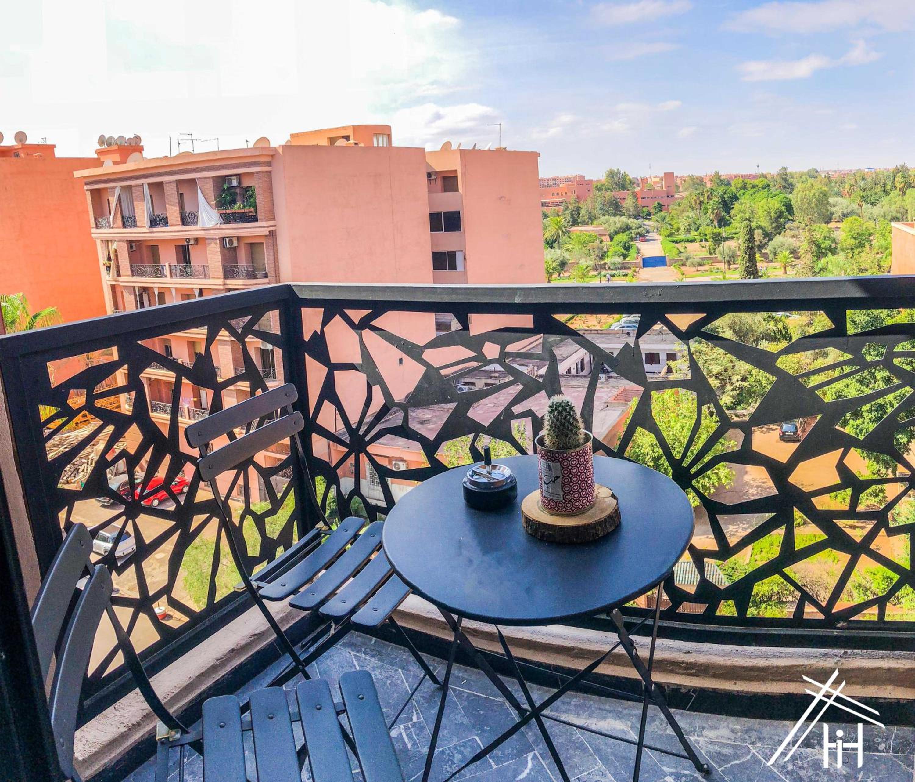 Apartment with Balcony - Photo 28