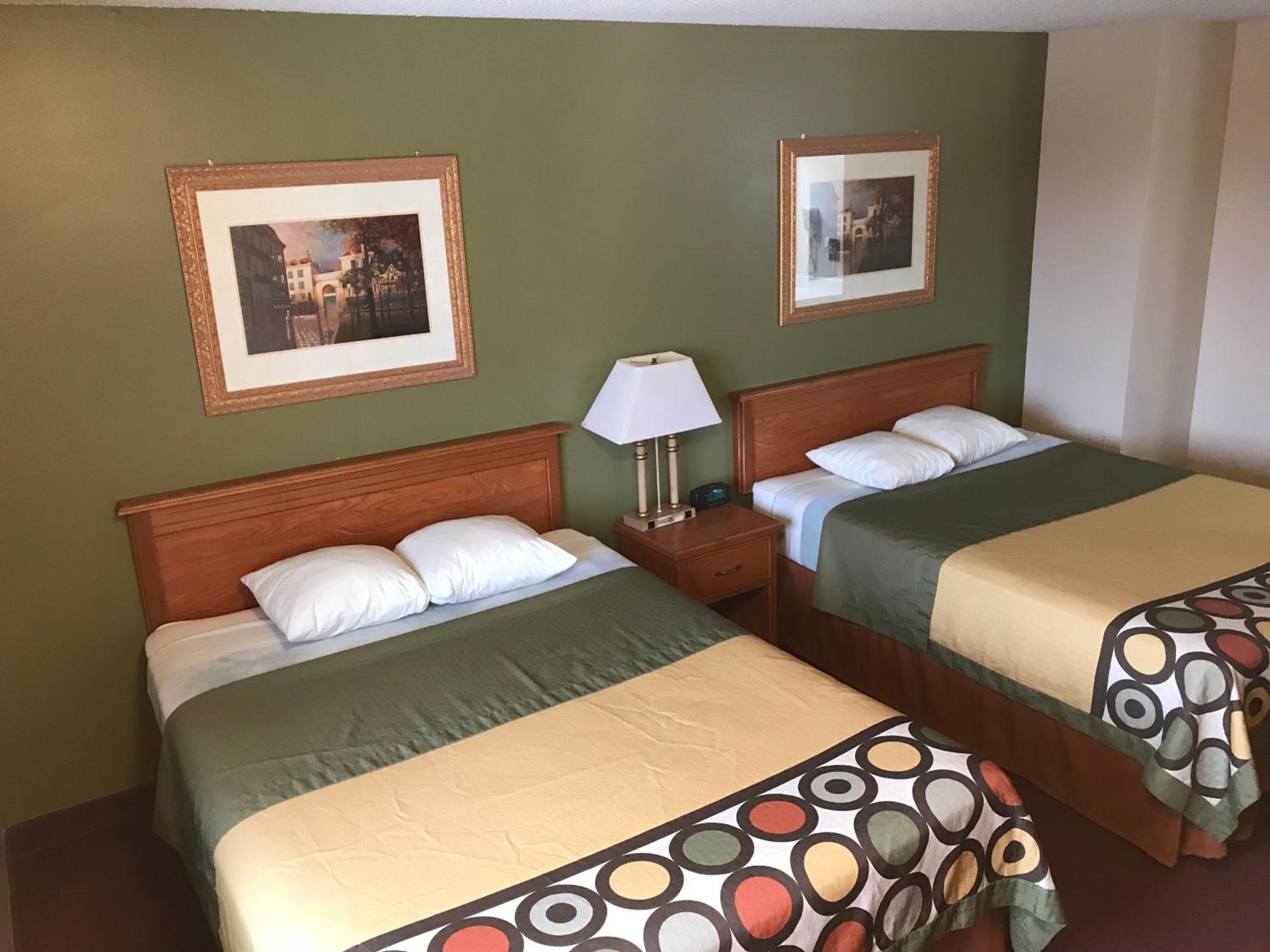 Queen Room with Two Queen Beds - Non-Smoking - Photo 1