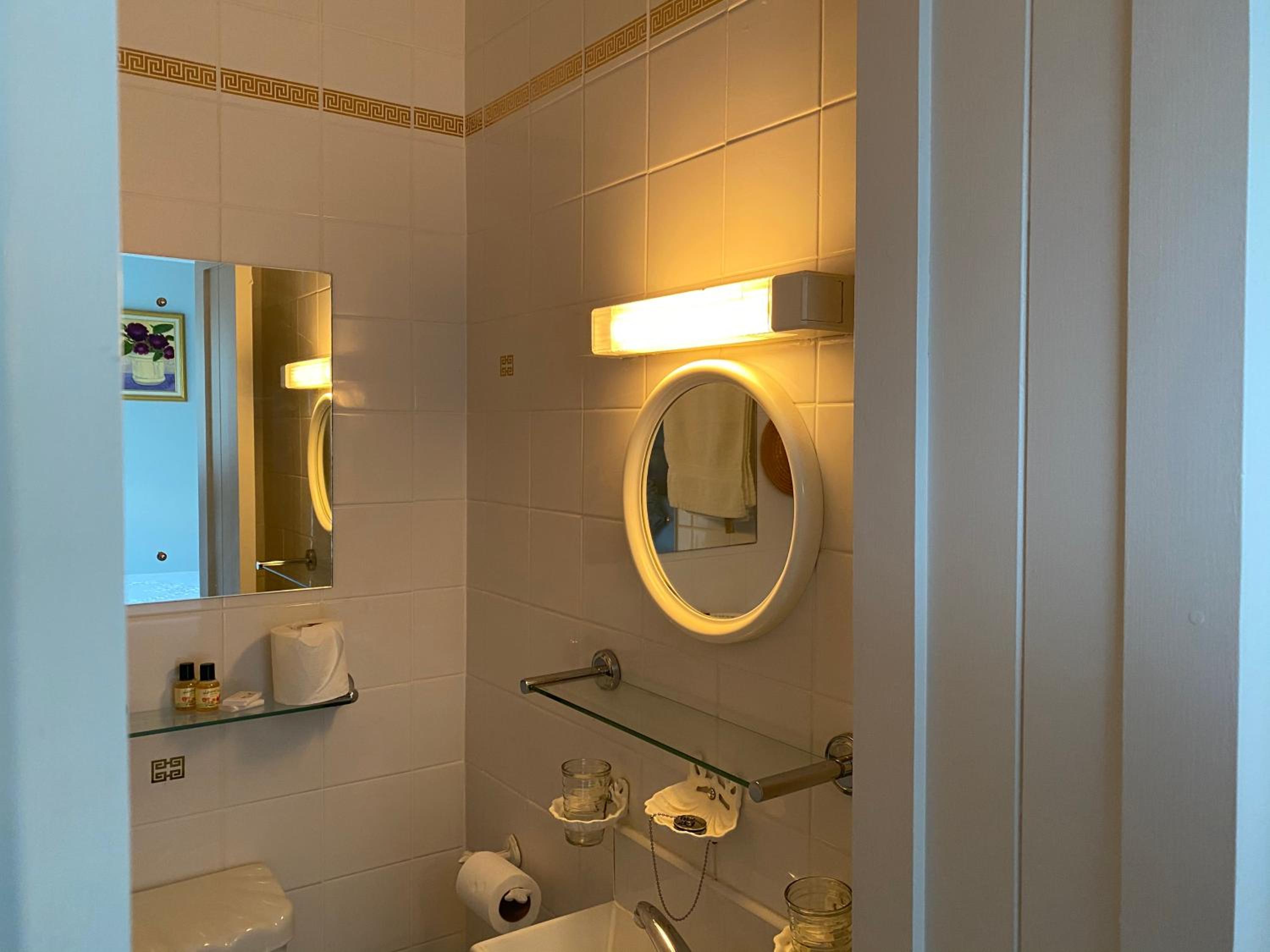 Double Room - Photo 19