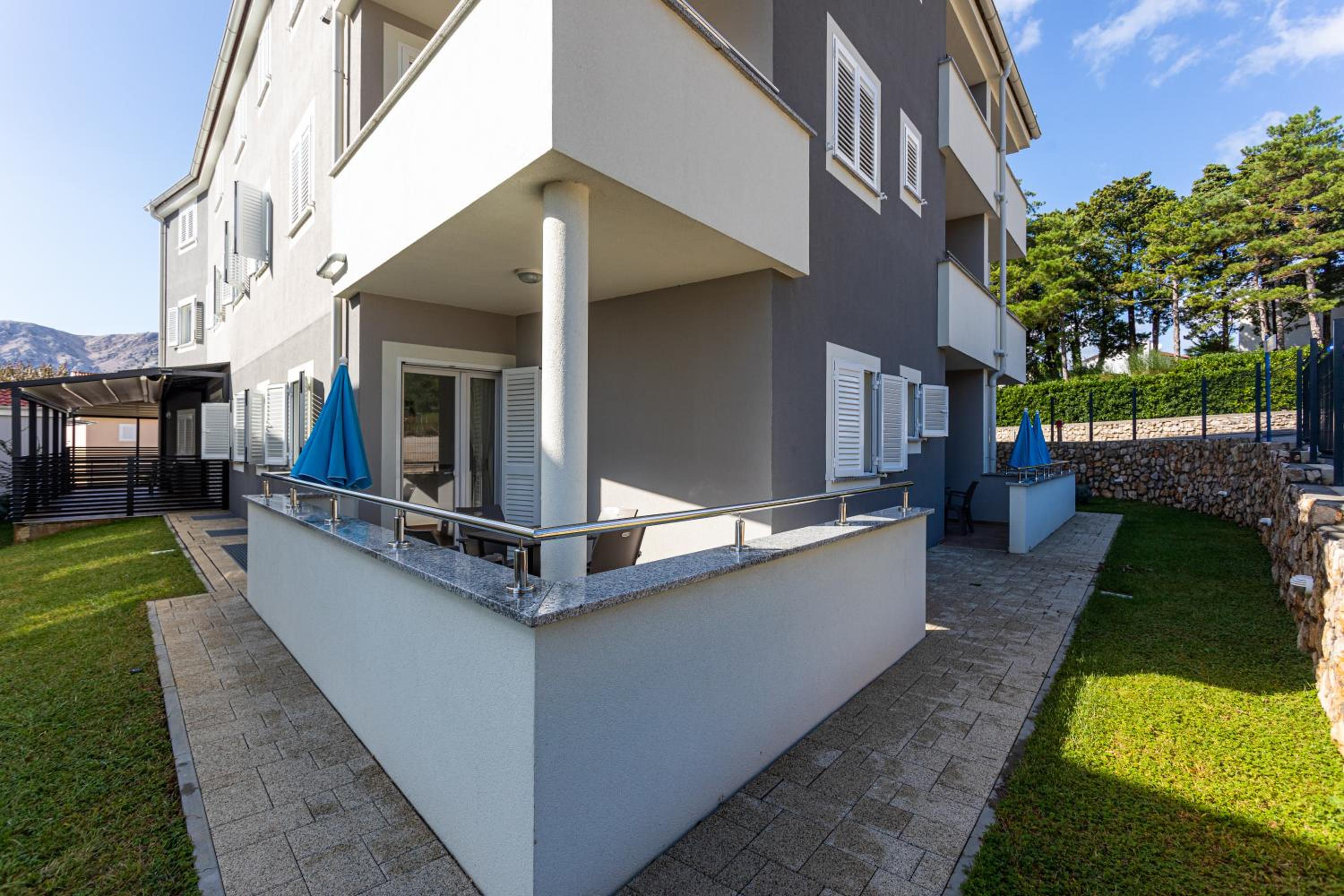 Apartment with Terrace photo 3
