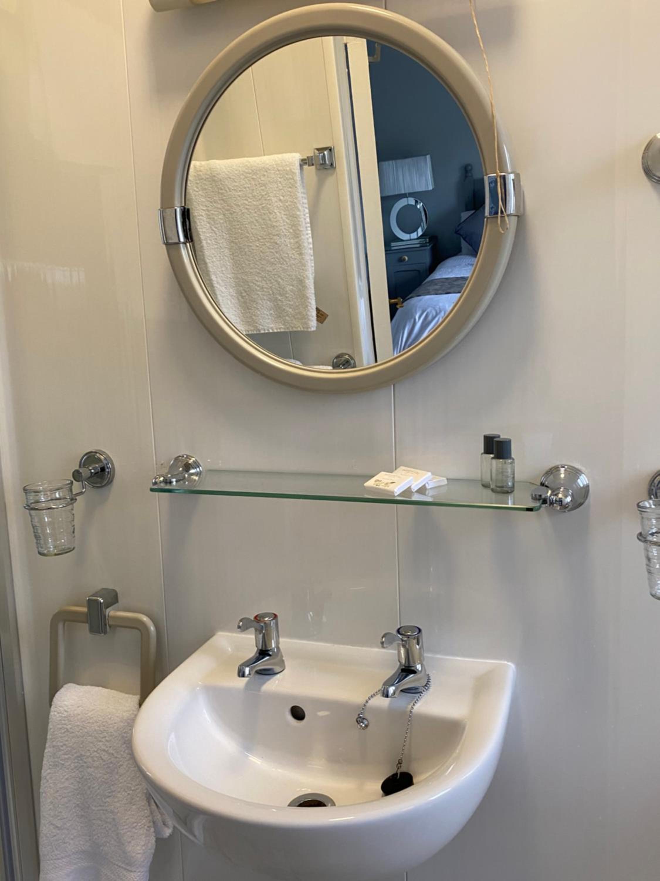 Double Room - Photo 10