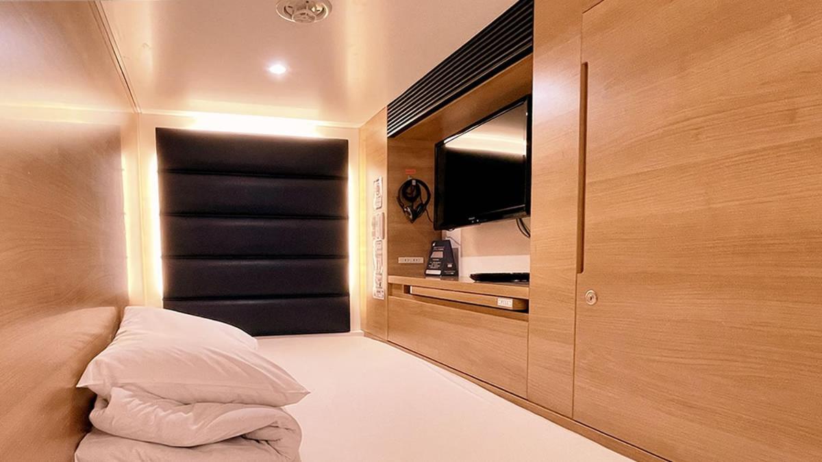 Premium Capsule Room - Male Only photo 1