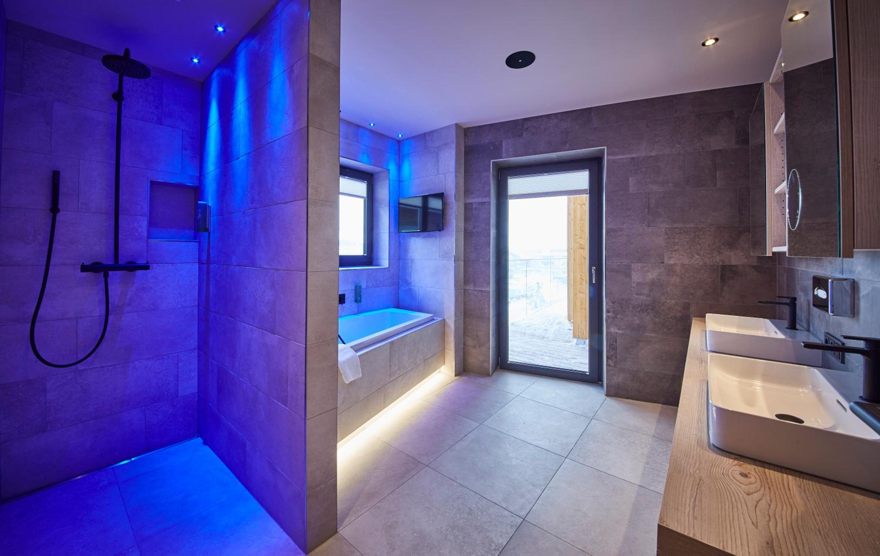 Penthouse Apartment with Outdoor Sauna and Mountain View photo 2