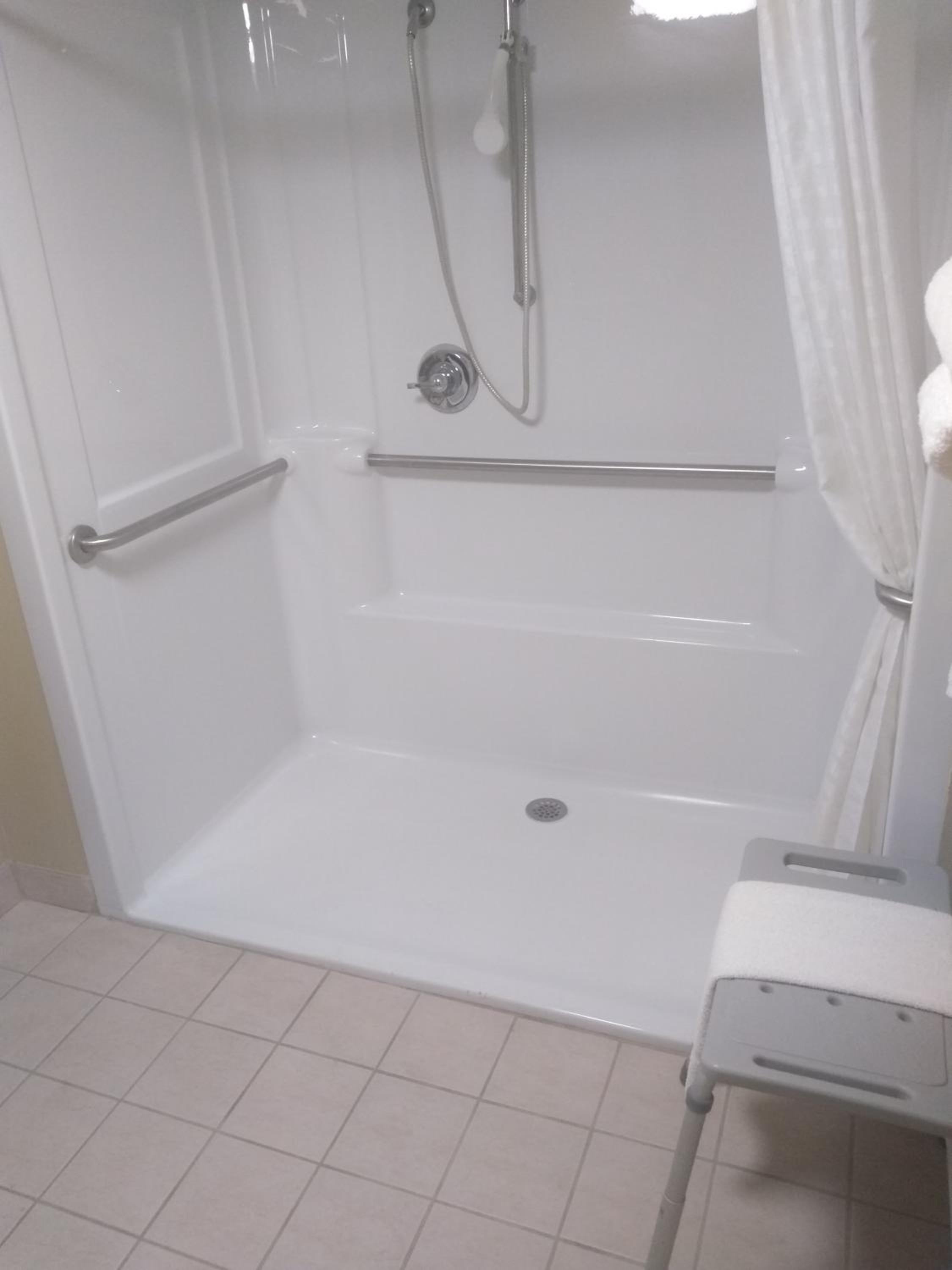 Queen Room - Disability Access photo 2