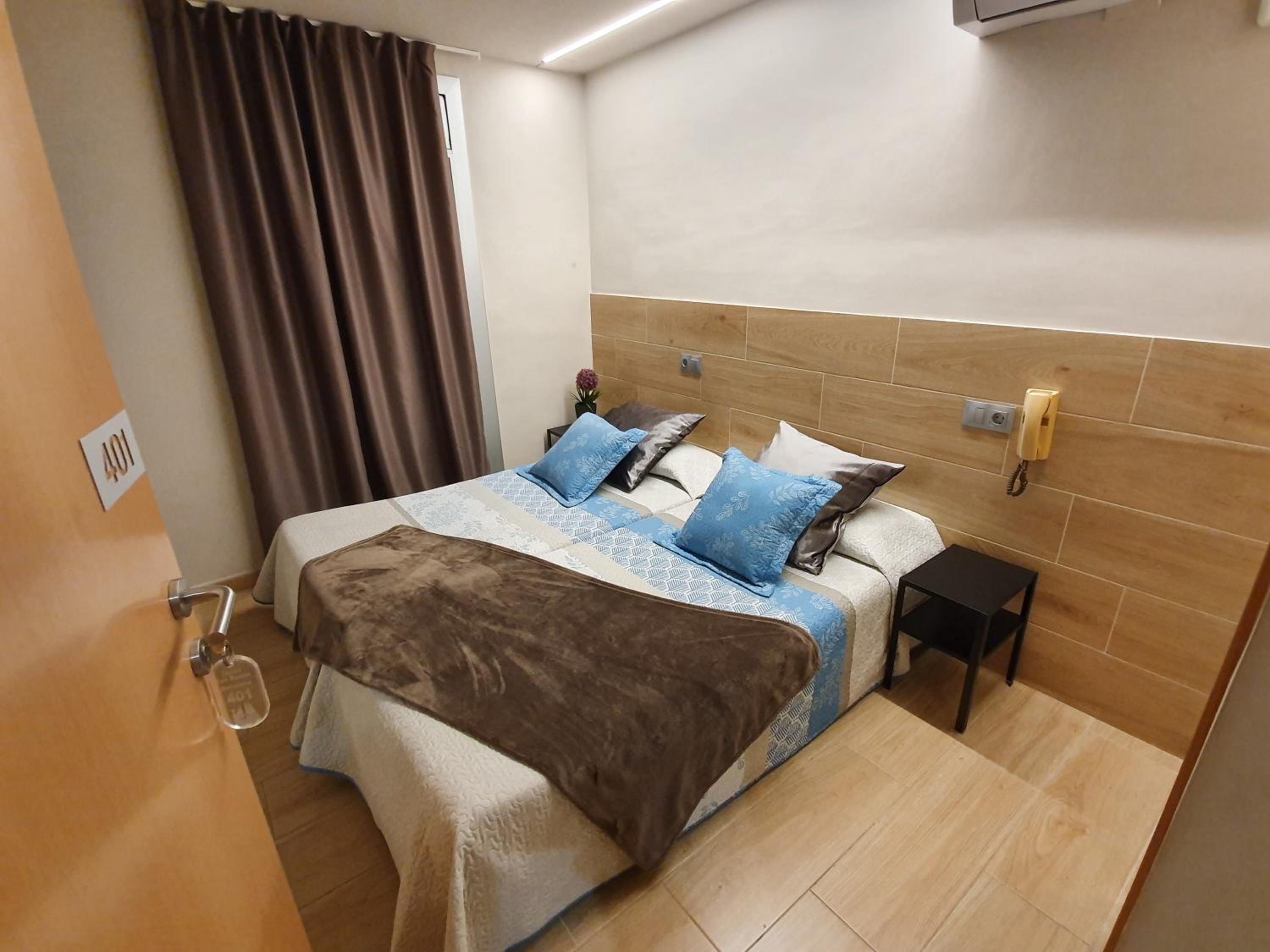 Twin Room with Bathroom photo 3