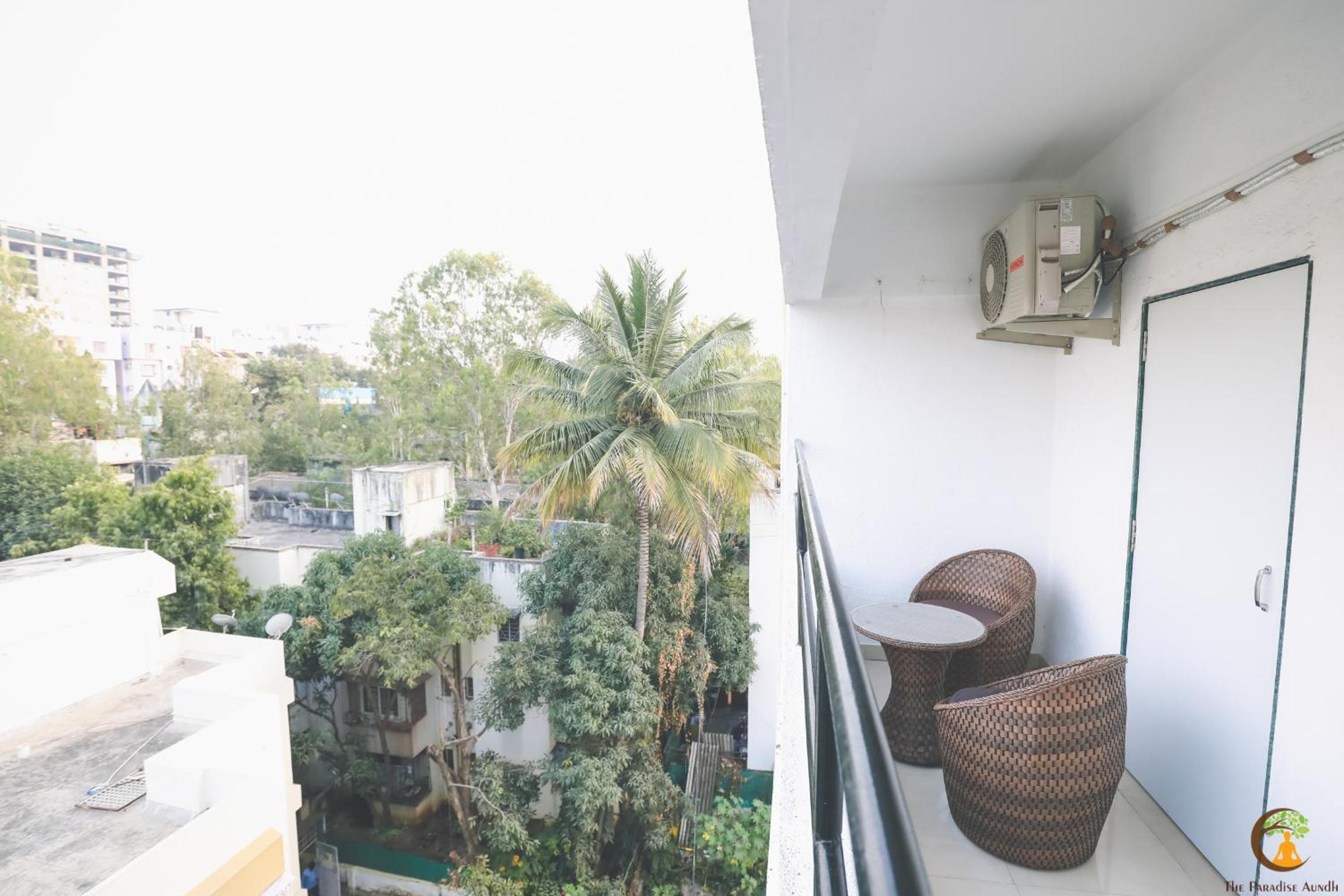 Premium Room with Balcony(India National Only) - Photo 6