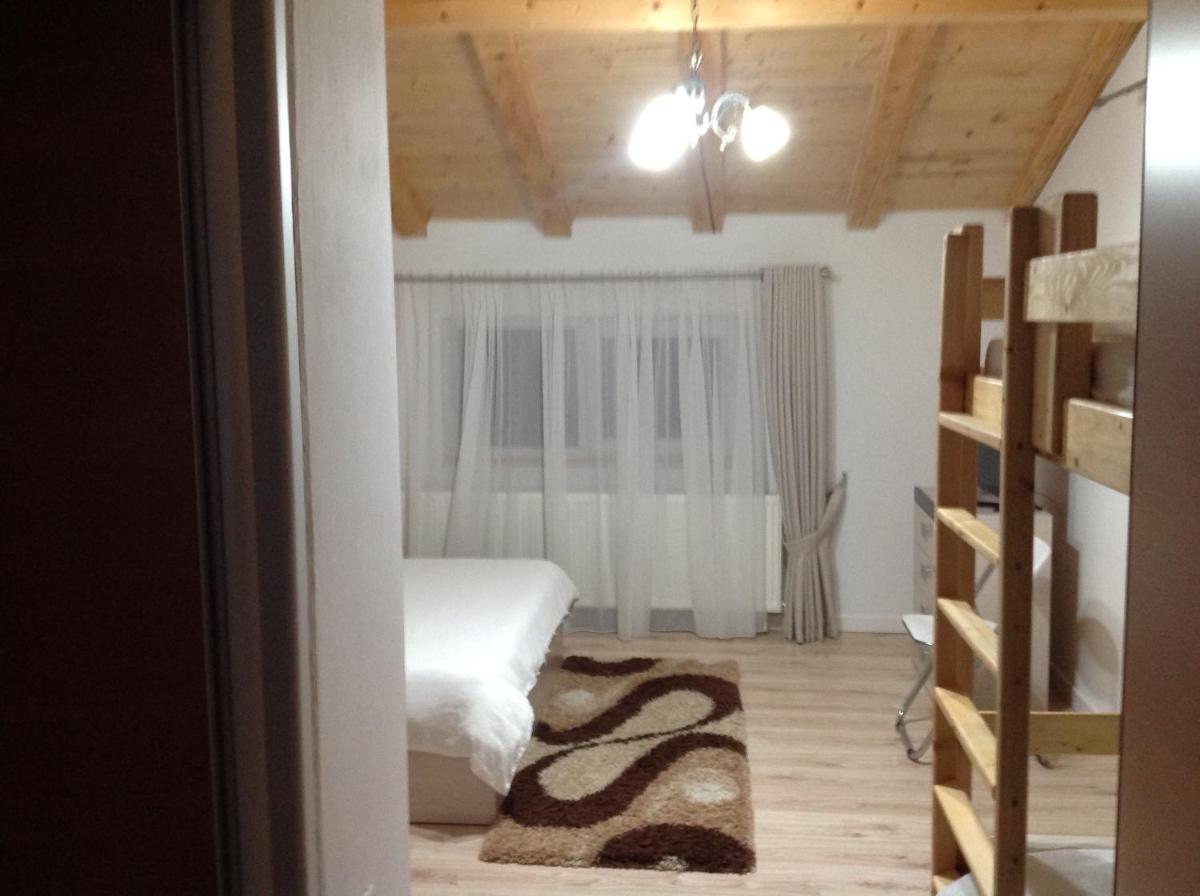 Quadruple Room with Private Bathroom - Photo 3