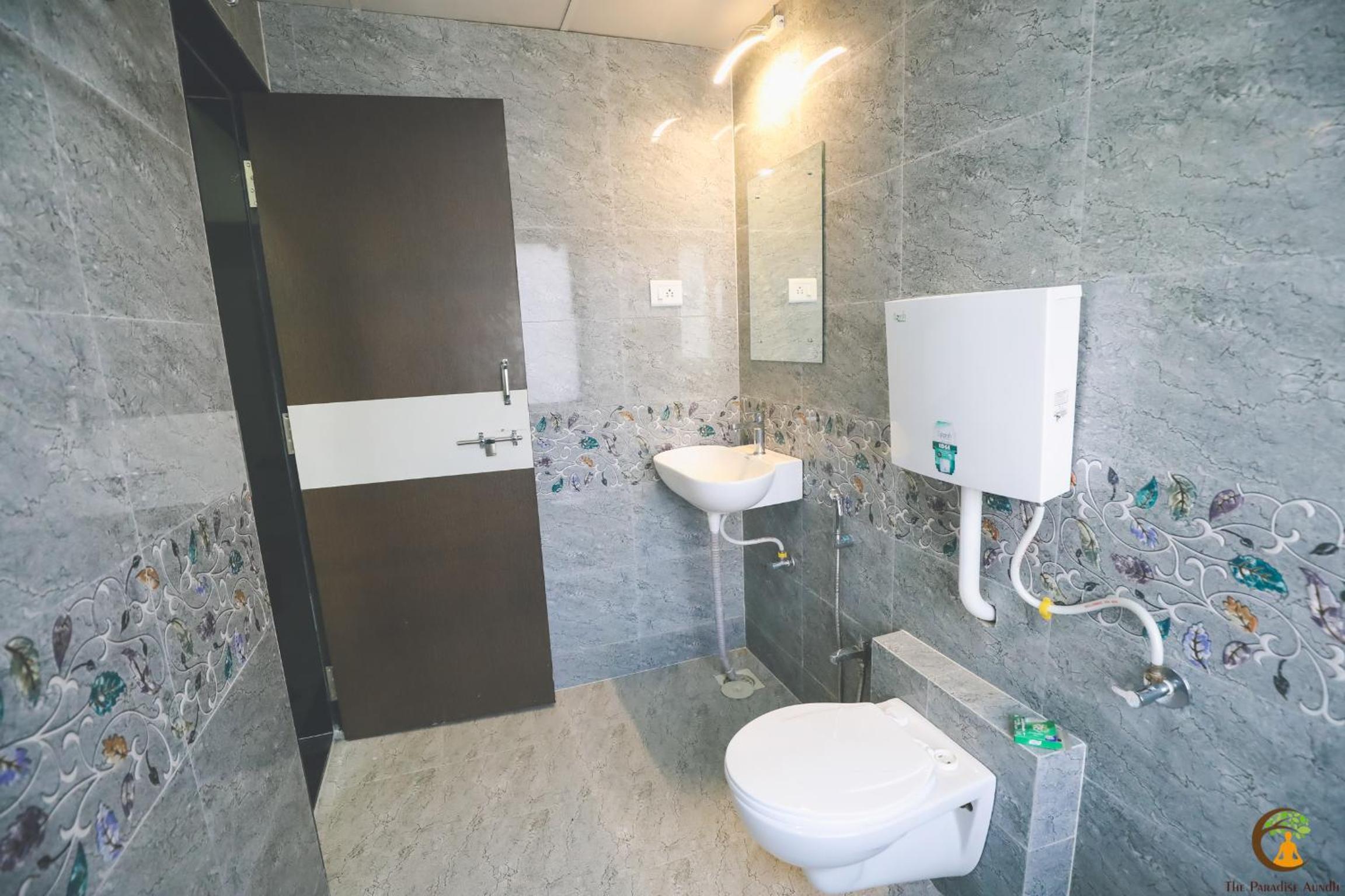 Premium Room with Balcony(India National Only) - Photo 4