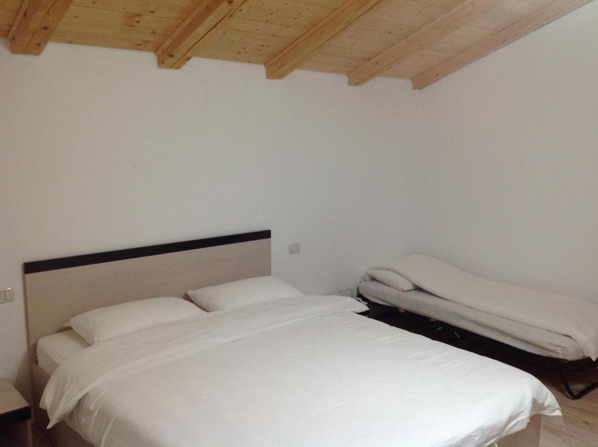 Deluxe Double Room (2 Adults + 1 Child) - Photo 2