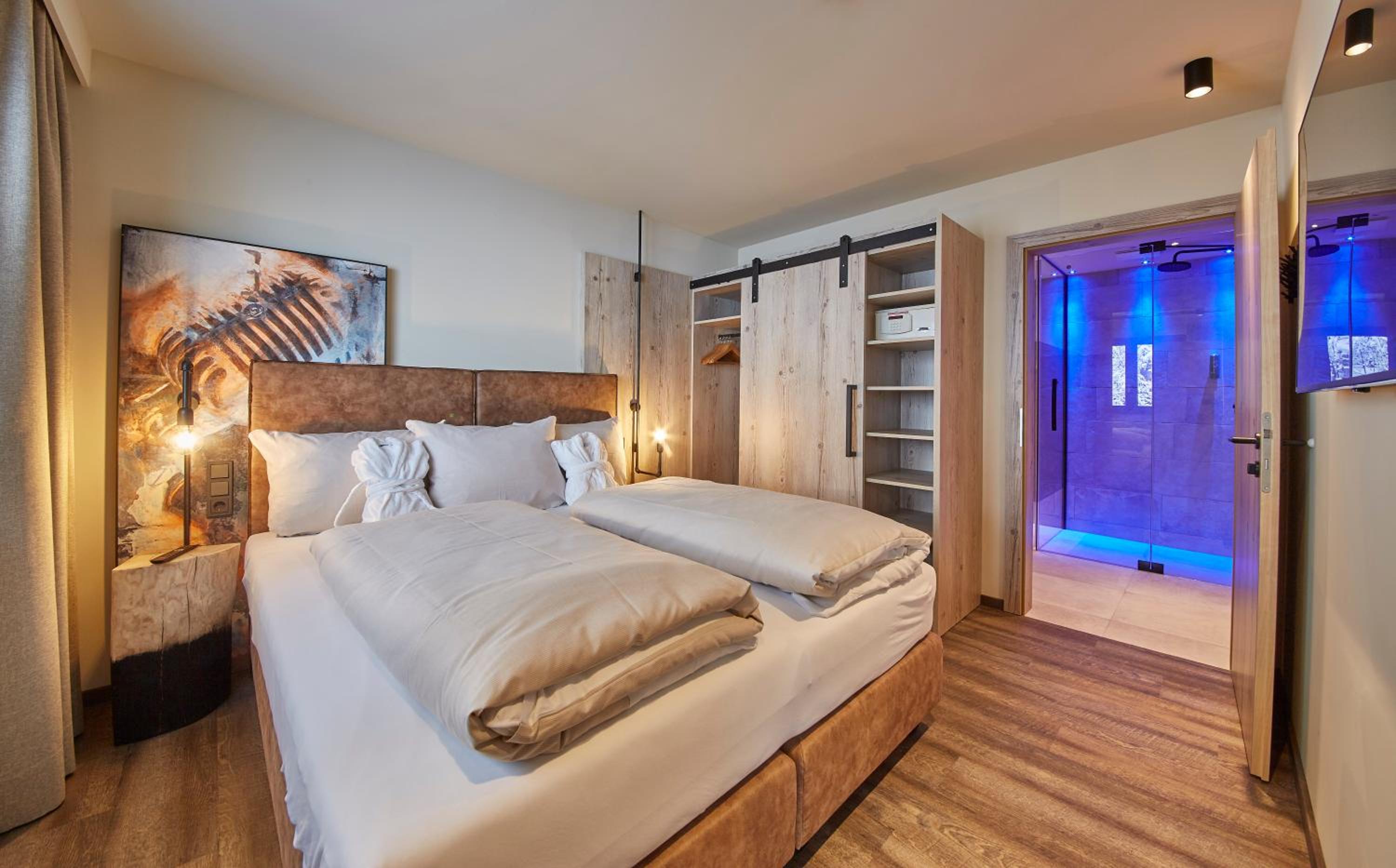 Deluxe Two-Bedroom Apartment with Infrared Sauna and Forest View photo 1