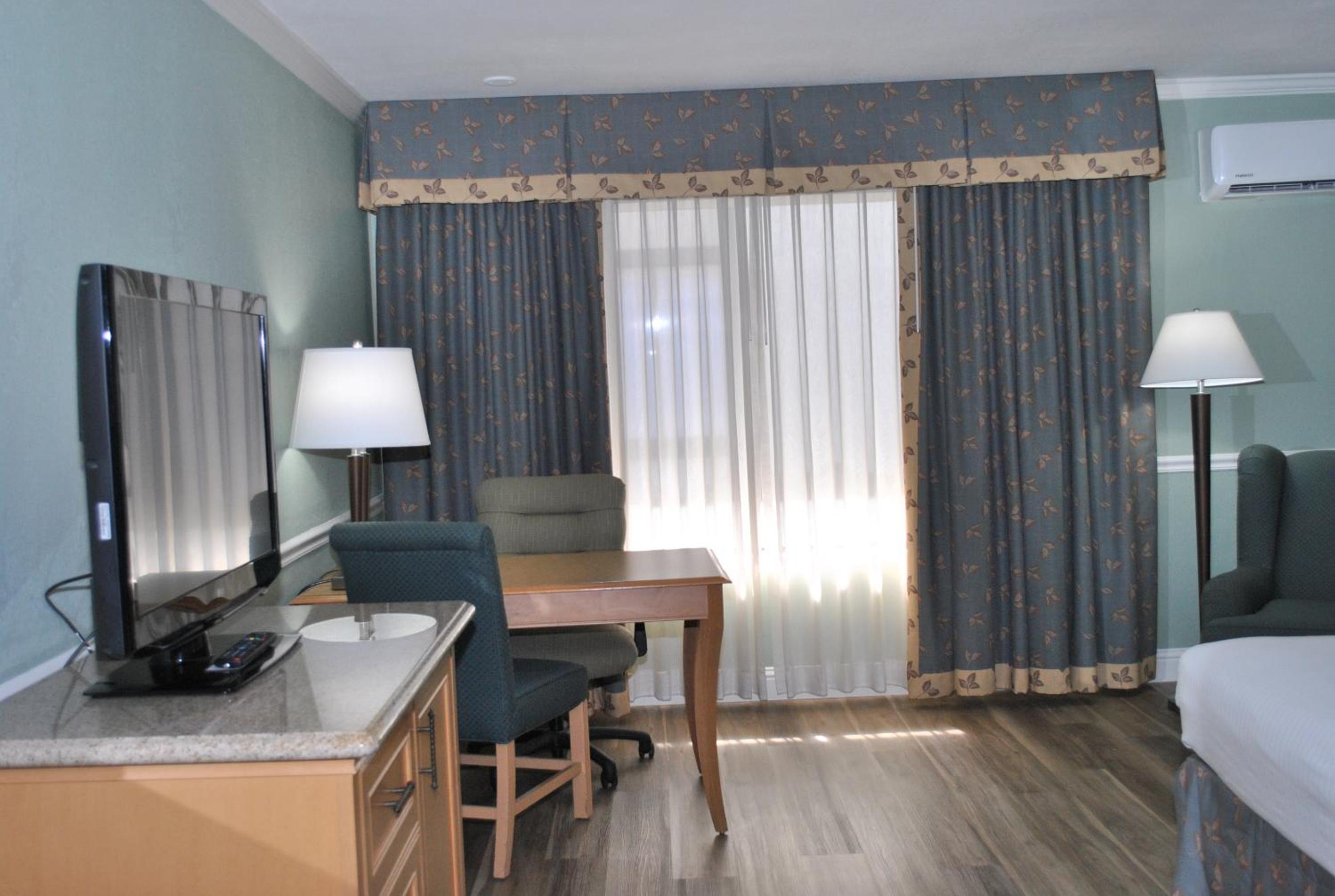 Superior King Room - Photo 3