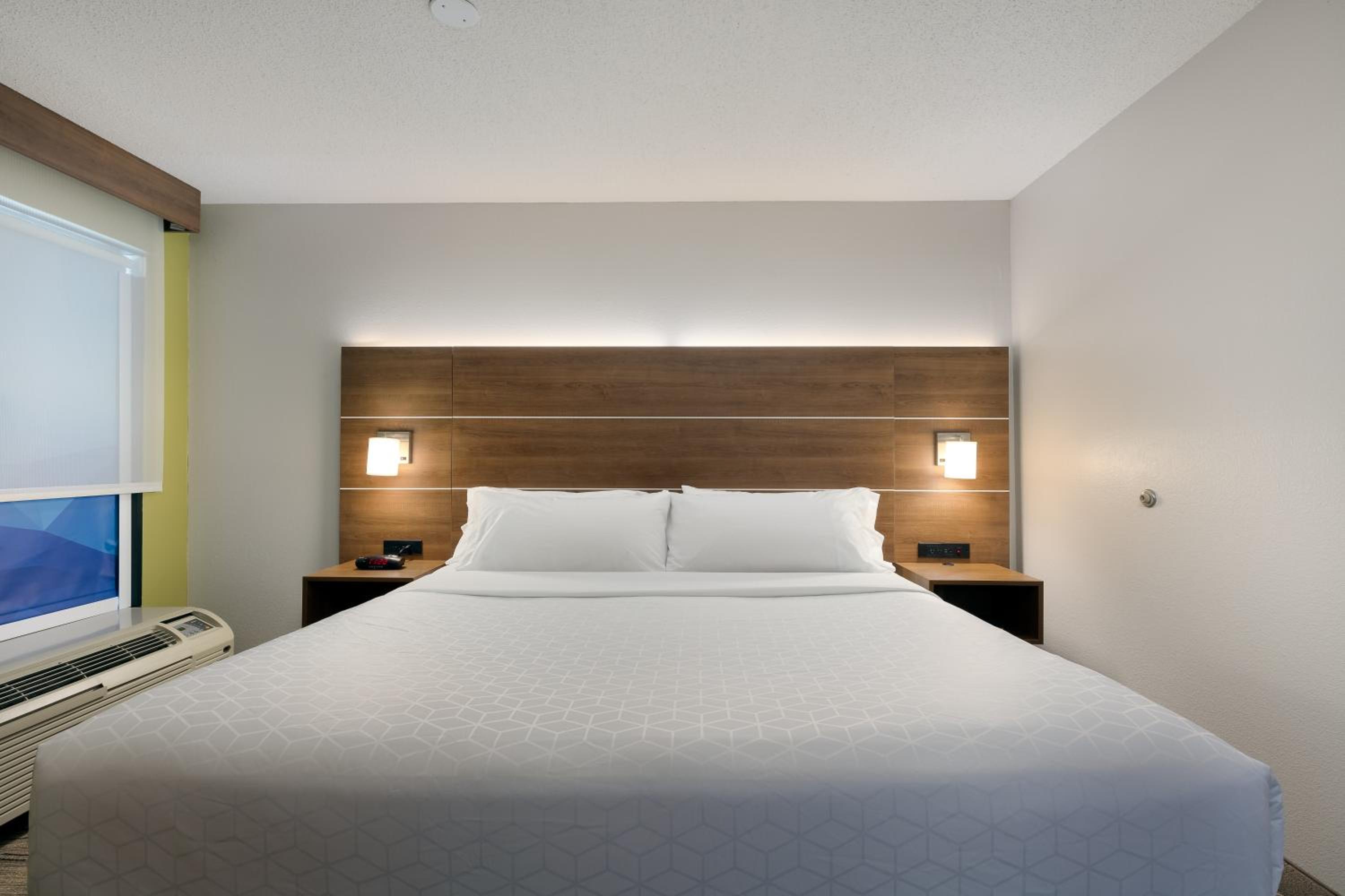 Queen Room - Disability Access/Hearing Accessible - Photo 7