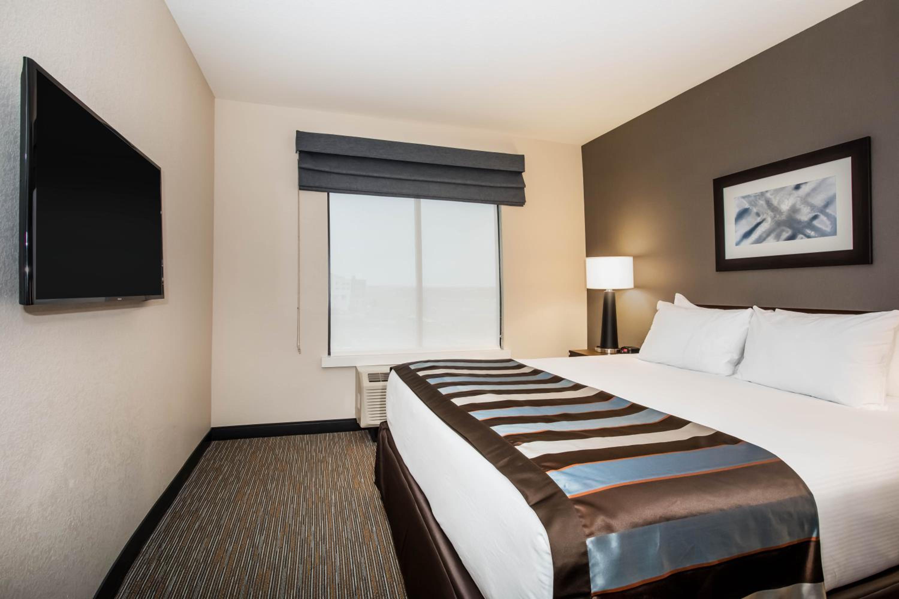 King Suite - Mobility Access/Non-Smoking - Photo 1