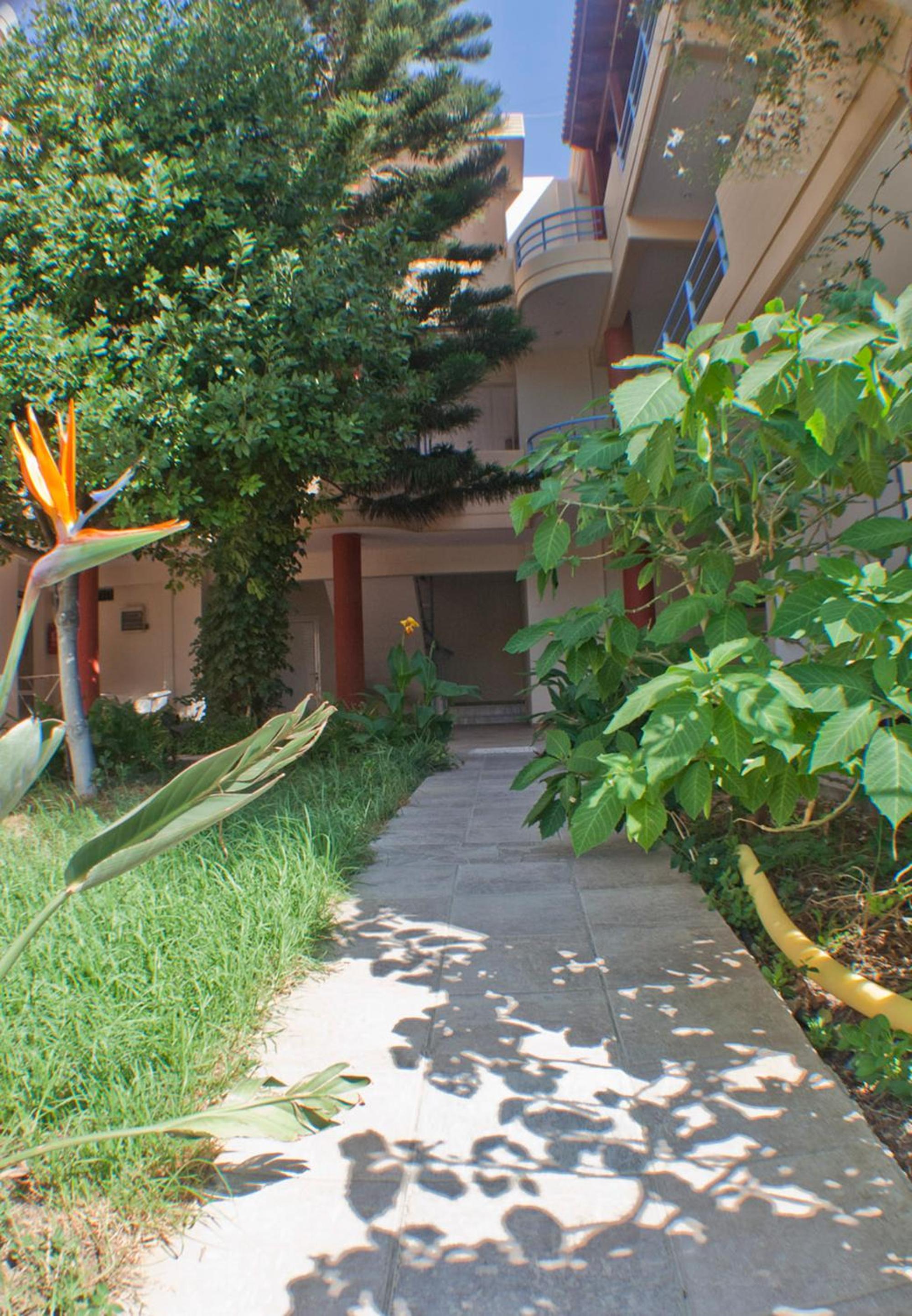 One-Bedroom Apartment (2 Adults + 2 Children) photo 2