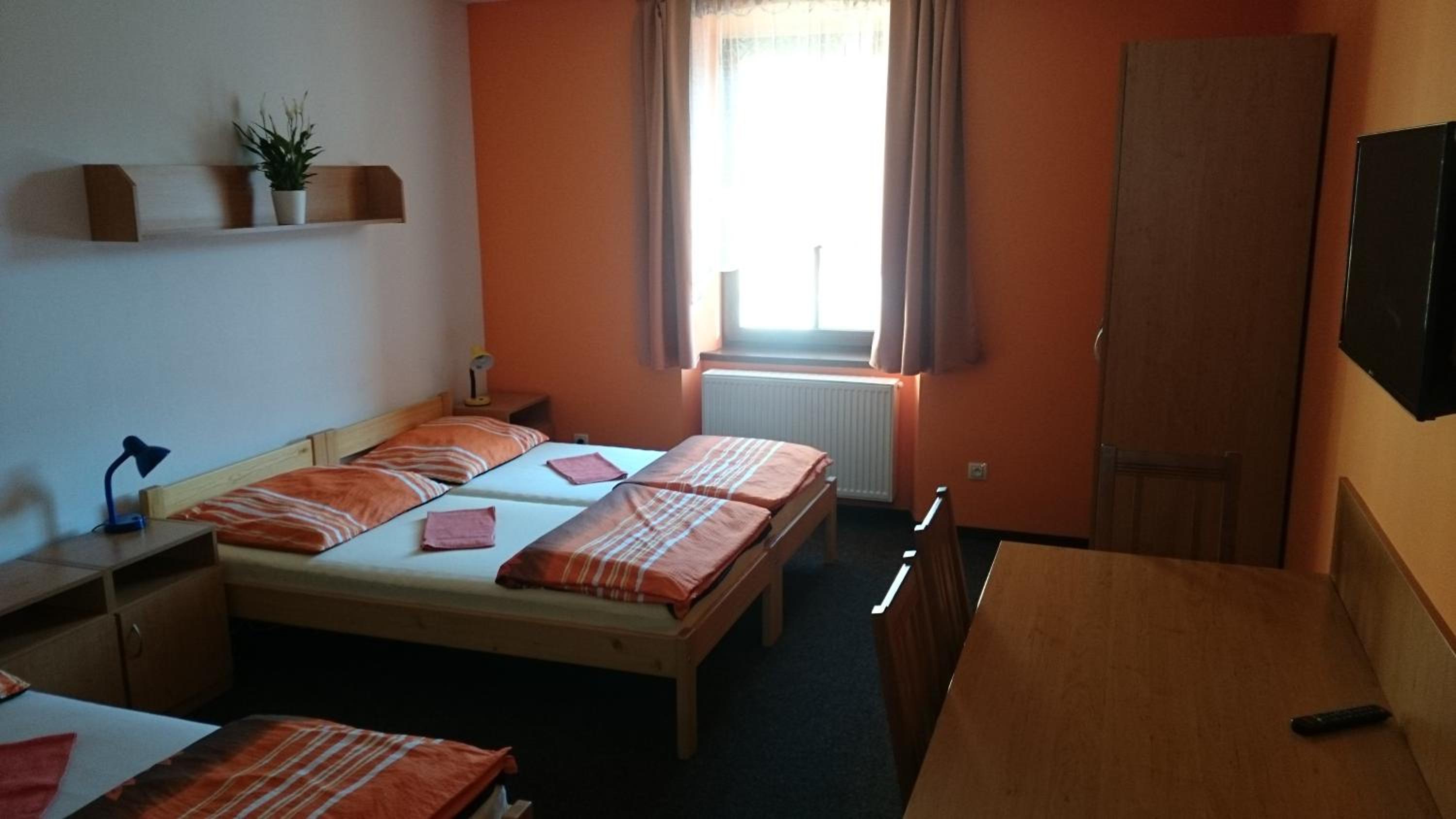 Quadruple Room with Shared Bathroom photo 3