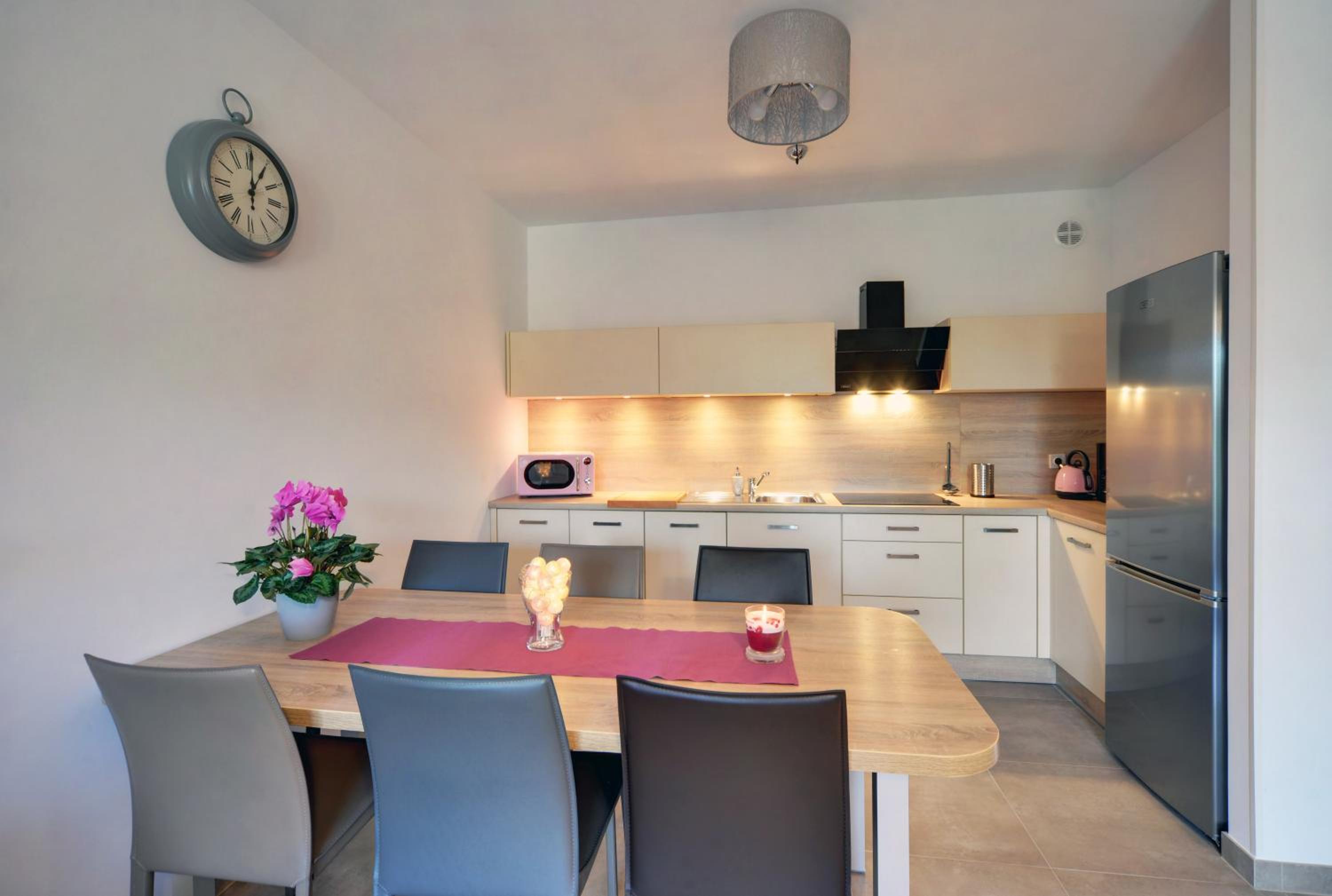 One-Bedroom Apartment - Photo 11