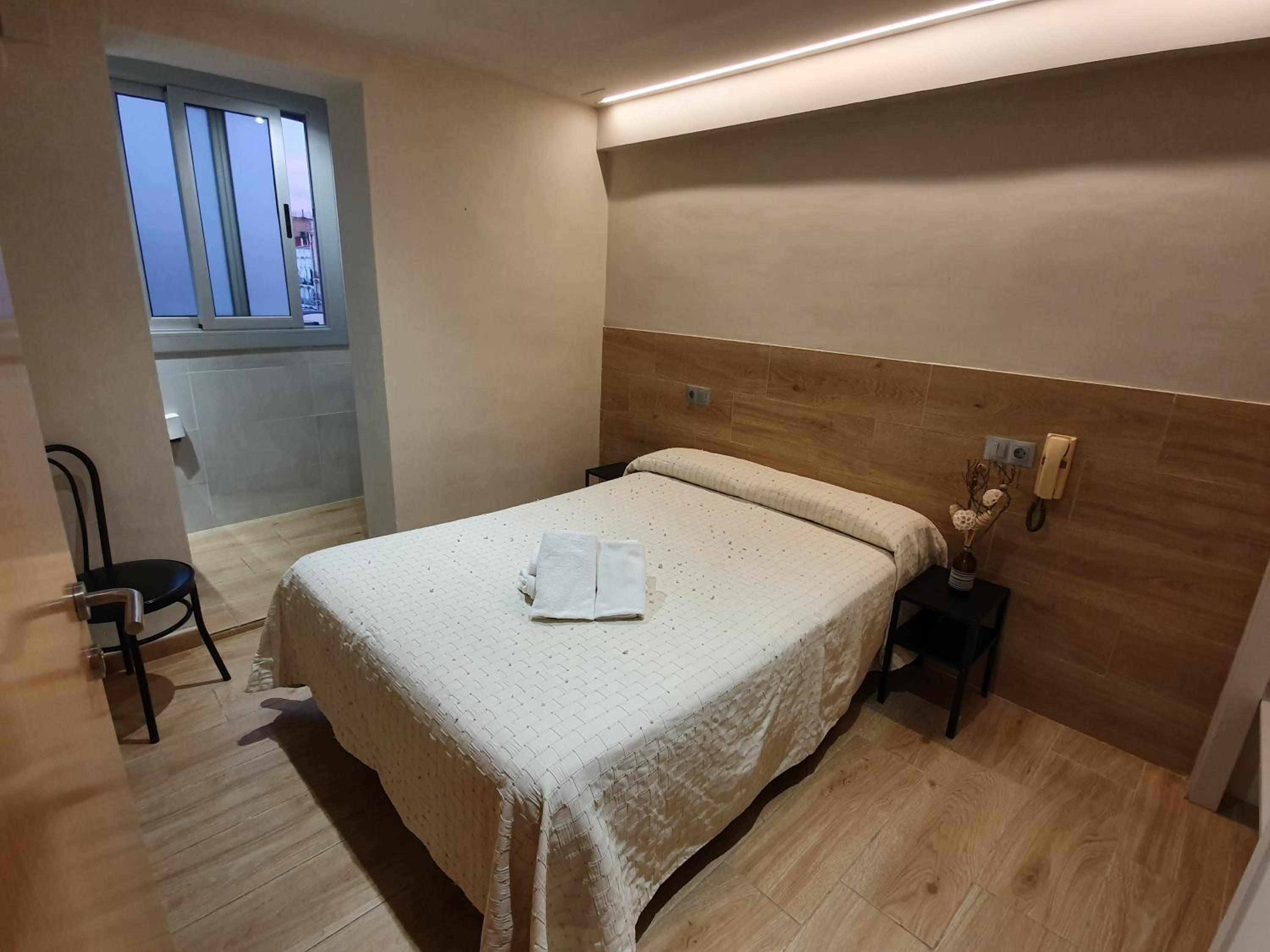 Double Room with Shared Bathroom and Private Shower photo 2