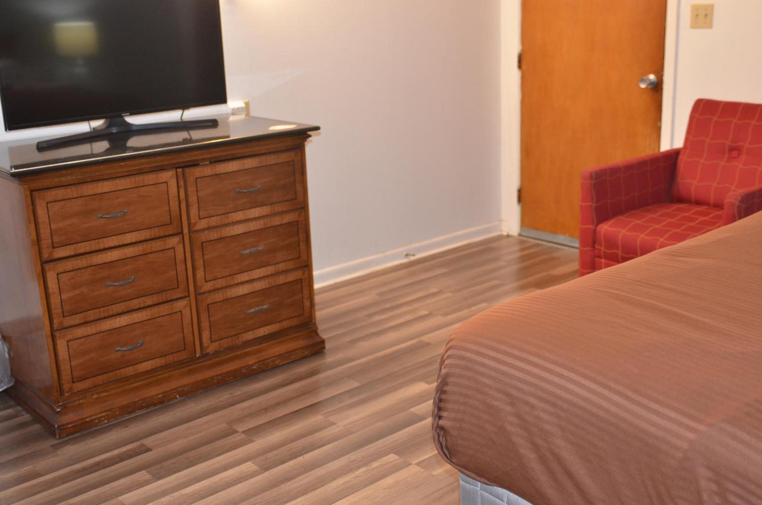 Queen Room photo 2