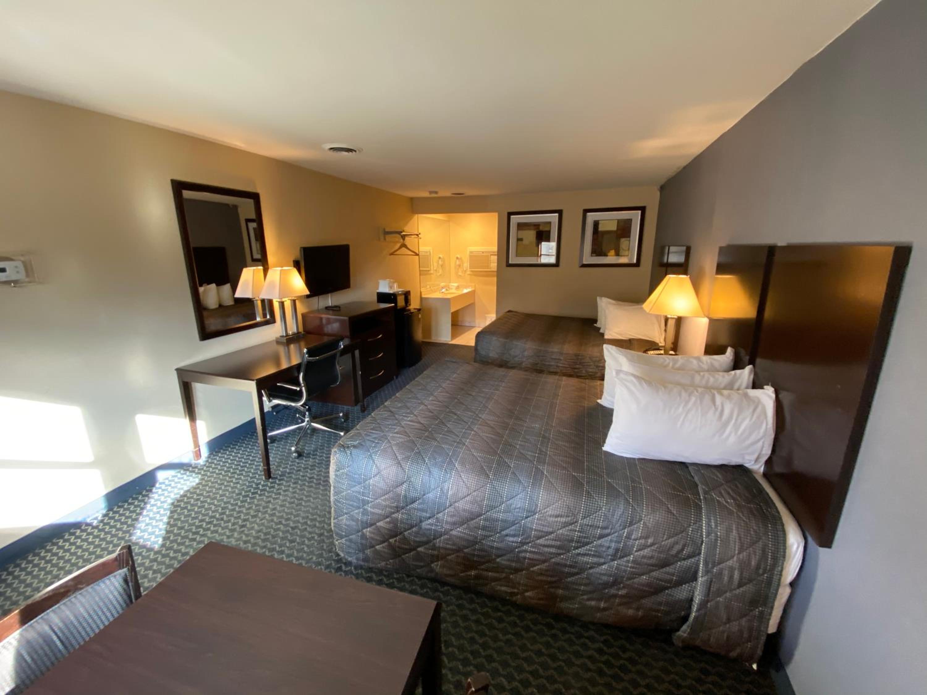 Double Room with Two Double Beds - Photo 8