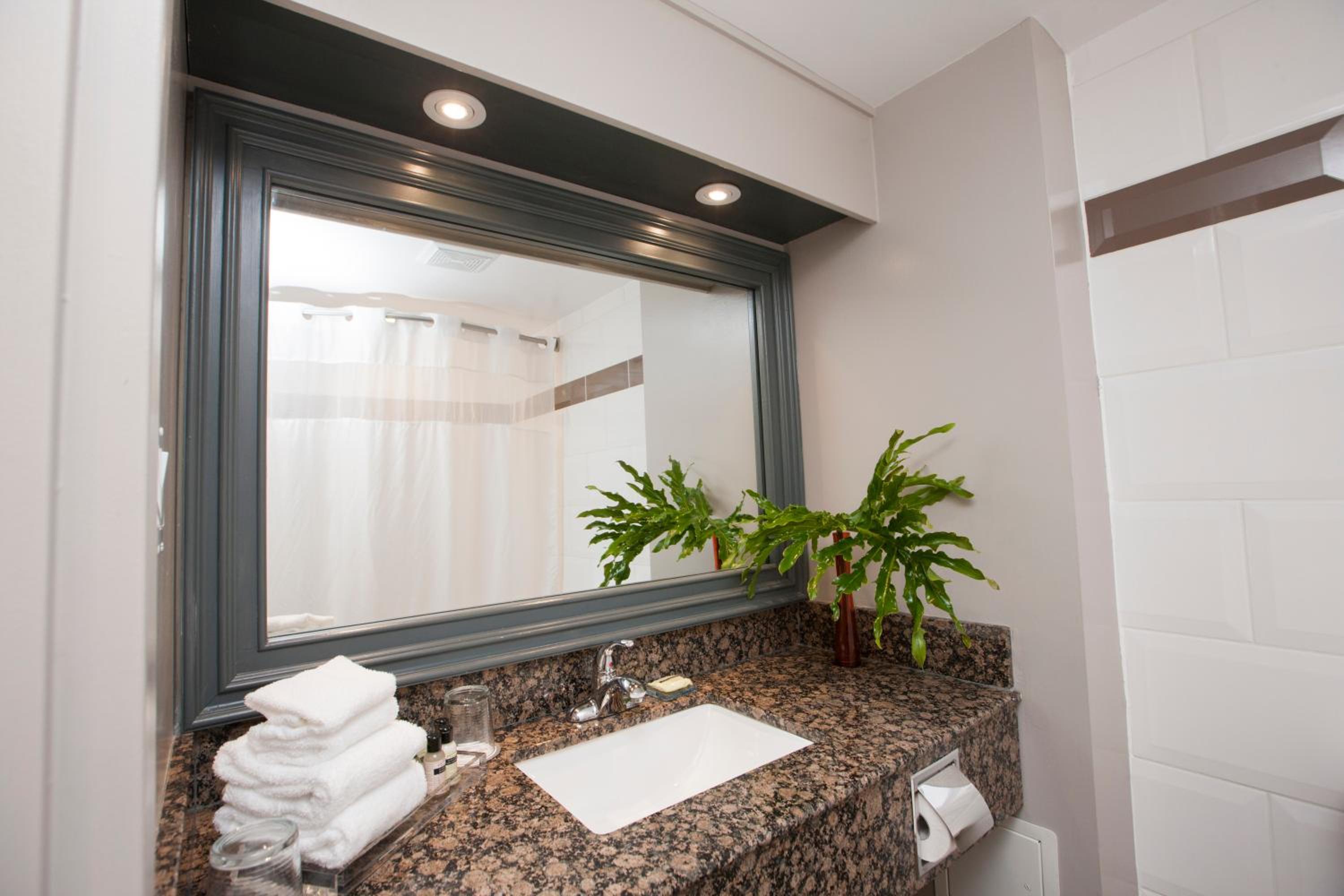 Superior King Room with Courtyard View - Photo 4