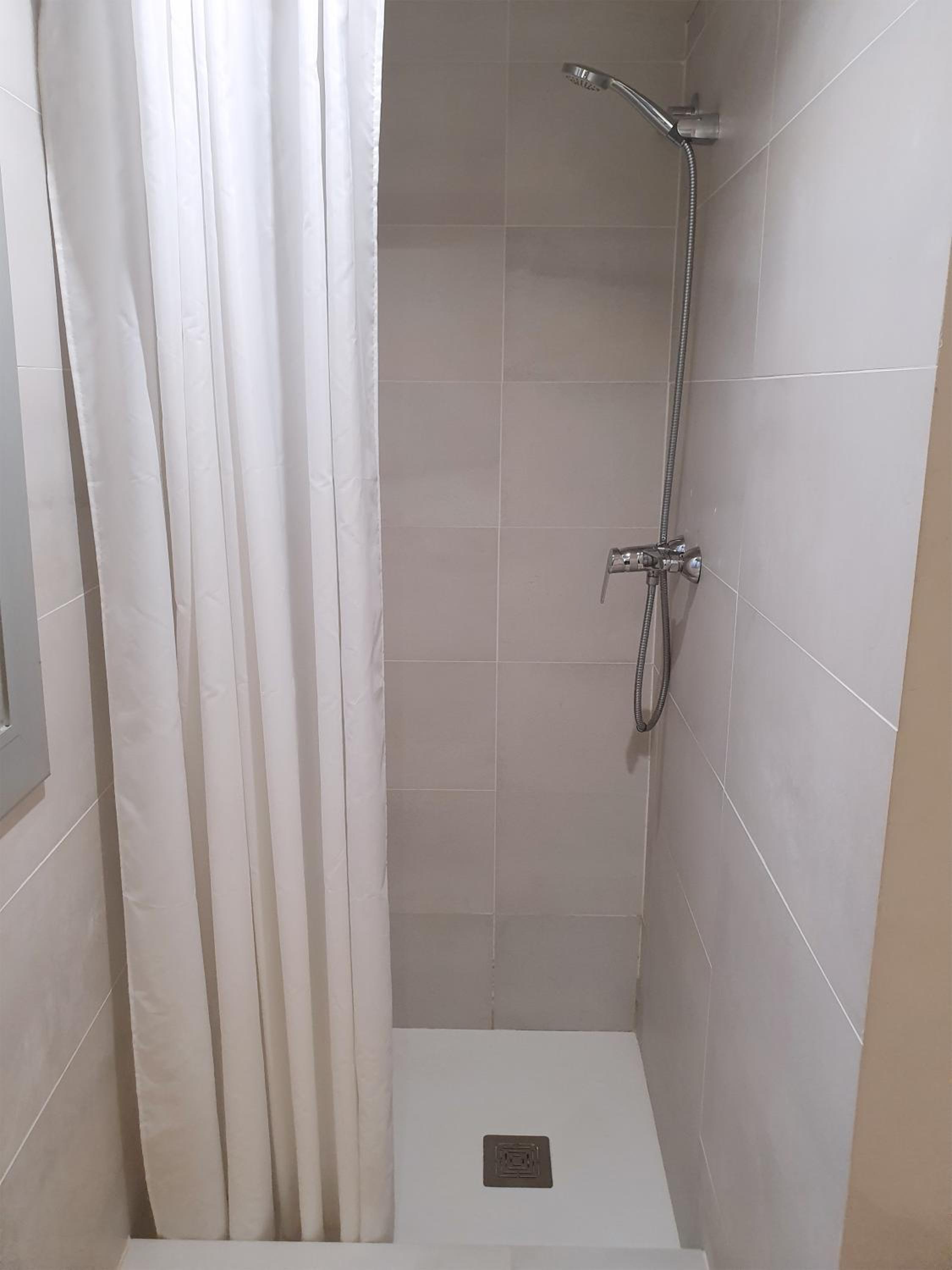 Double Room with Shared Bathroom and Private Shower photo 3