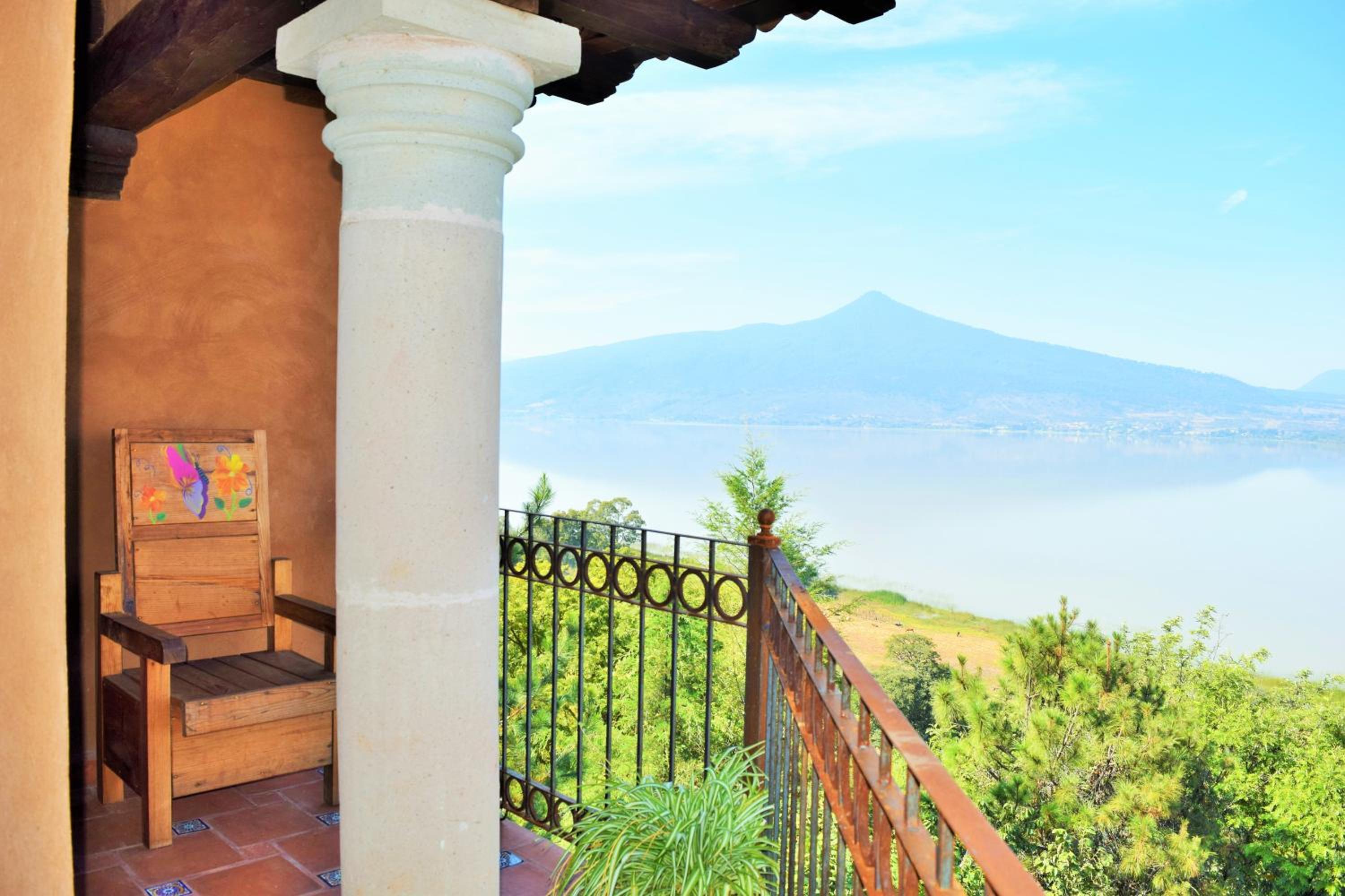 Double Room with Lake View - Photo 3