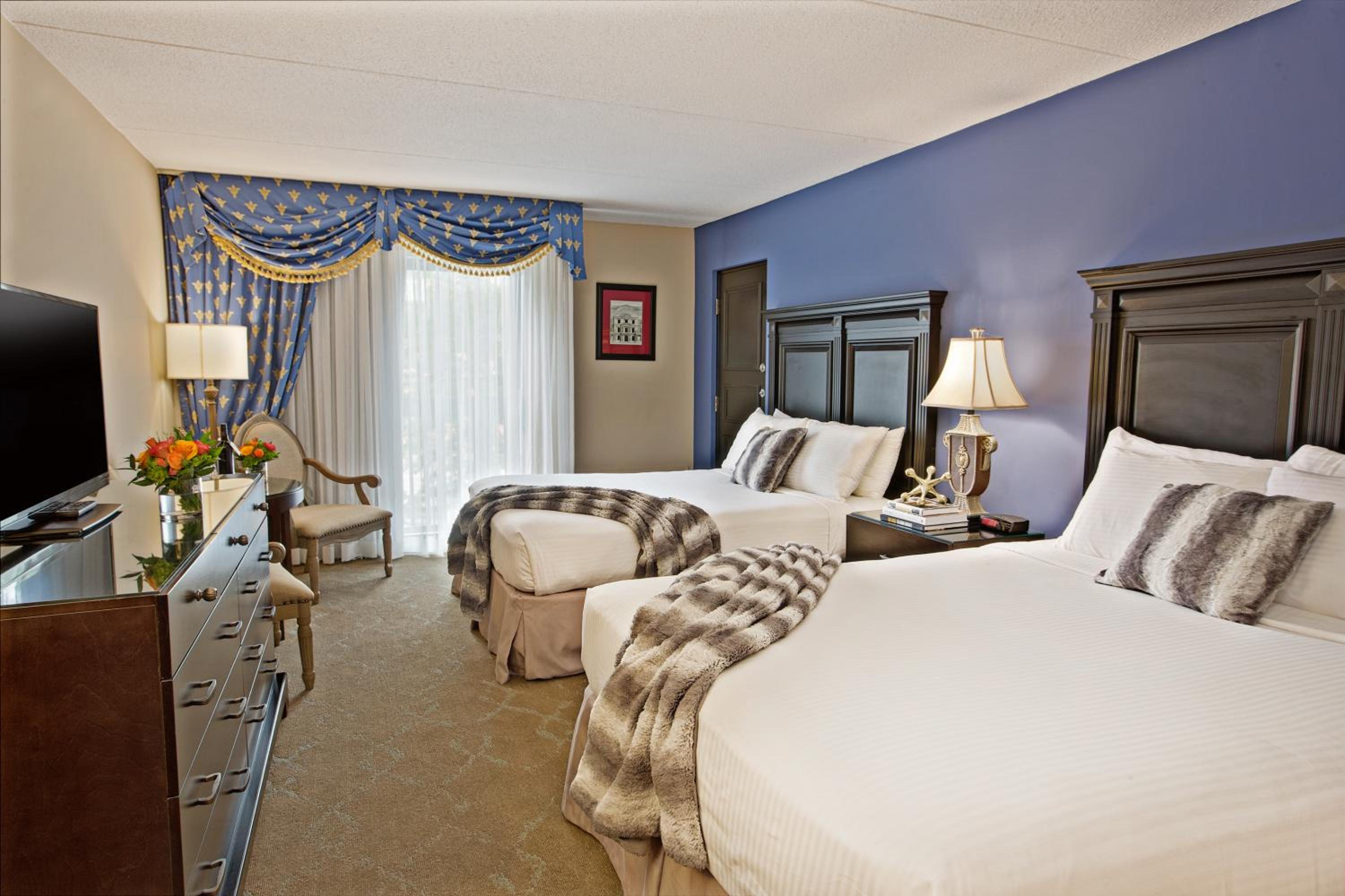 Superior Queen Room with Two Queen Beds - Photo 3