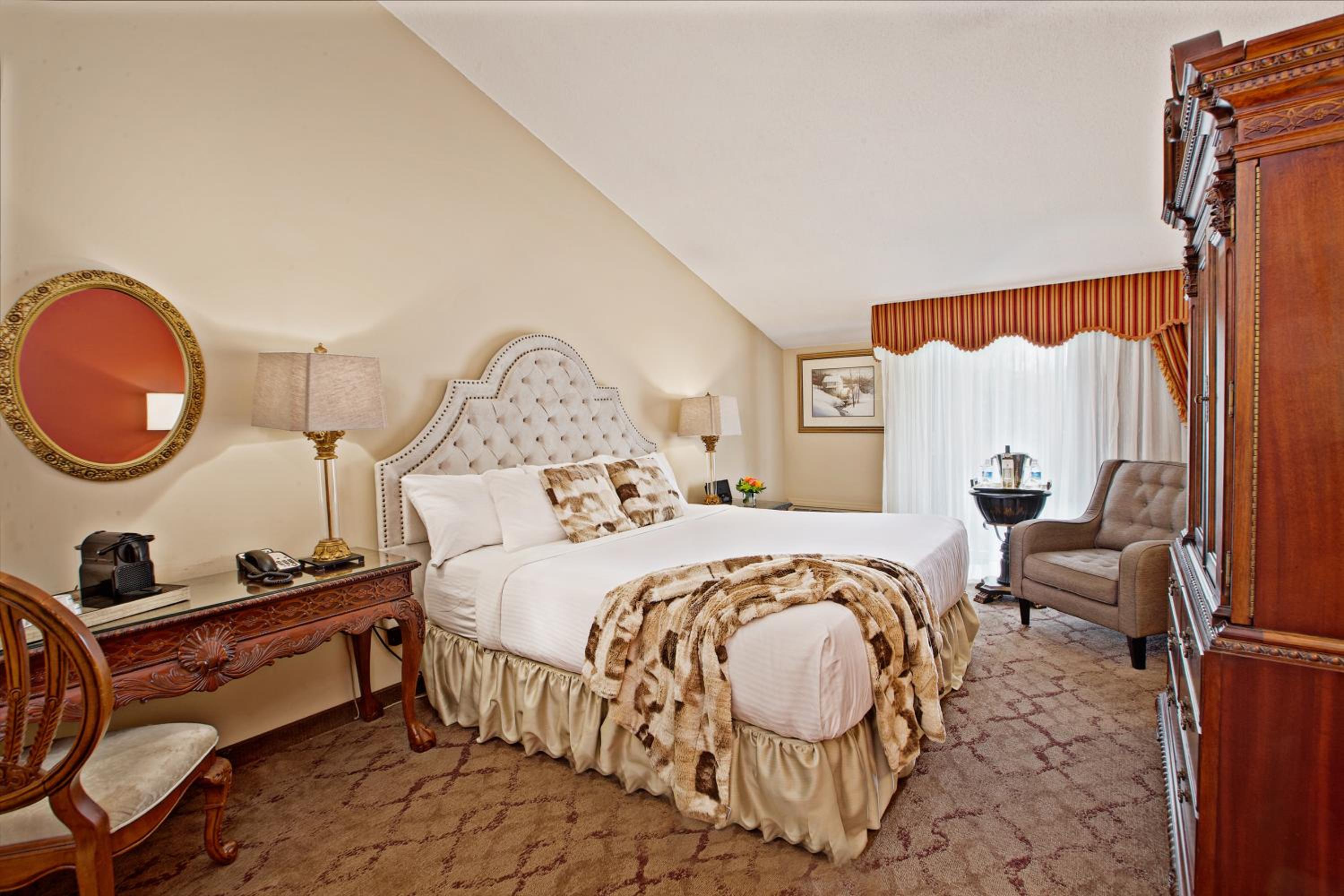 Luxury King Room - Photo 1