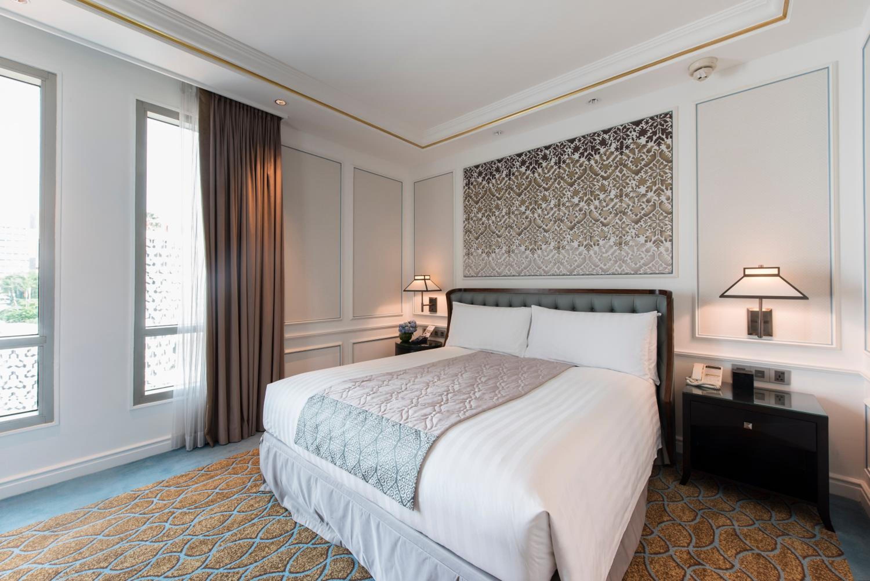 1 King Bed Corner City View thumbnail 6