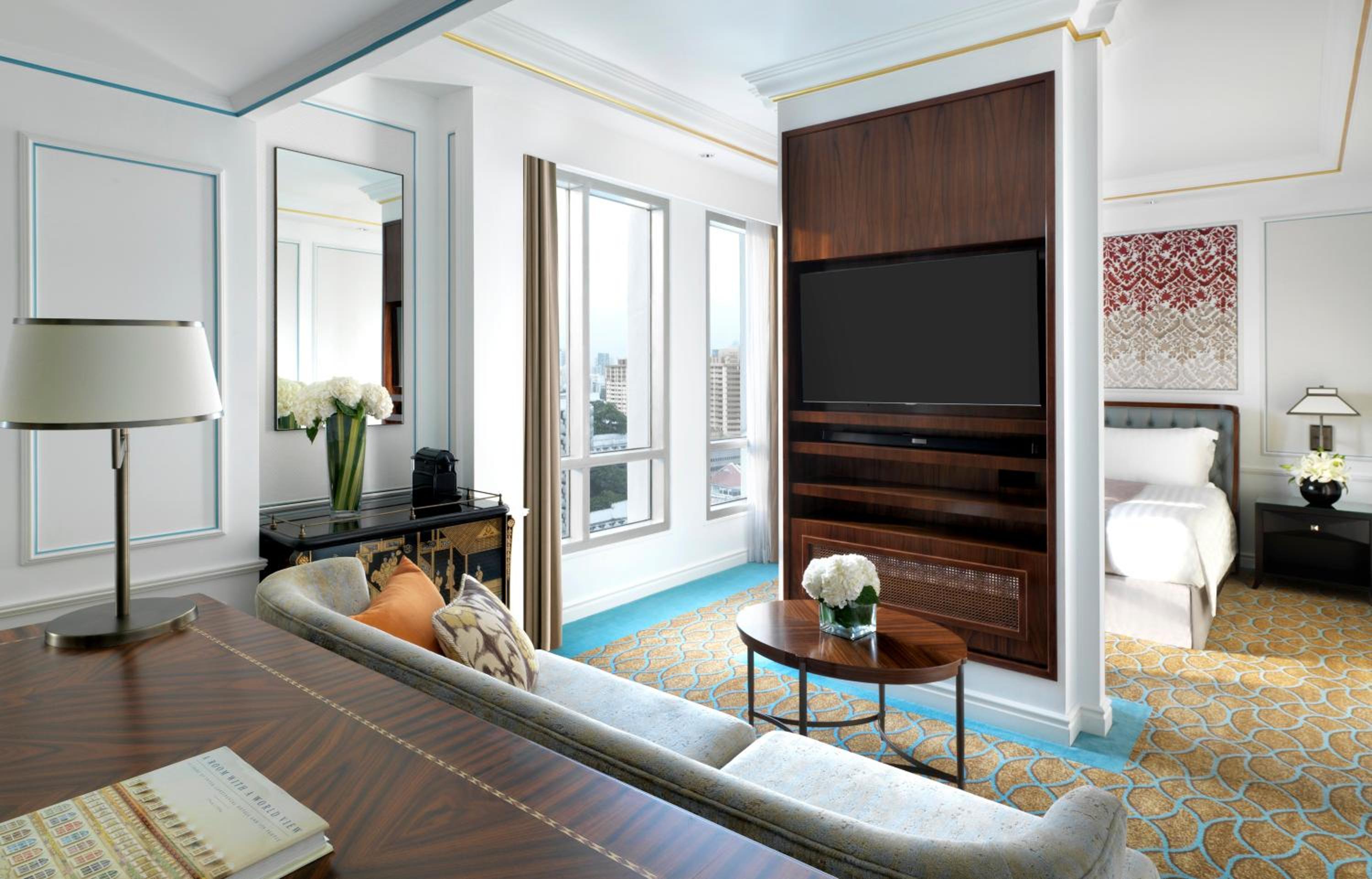 1 King Bed Corner City View