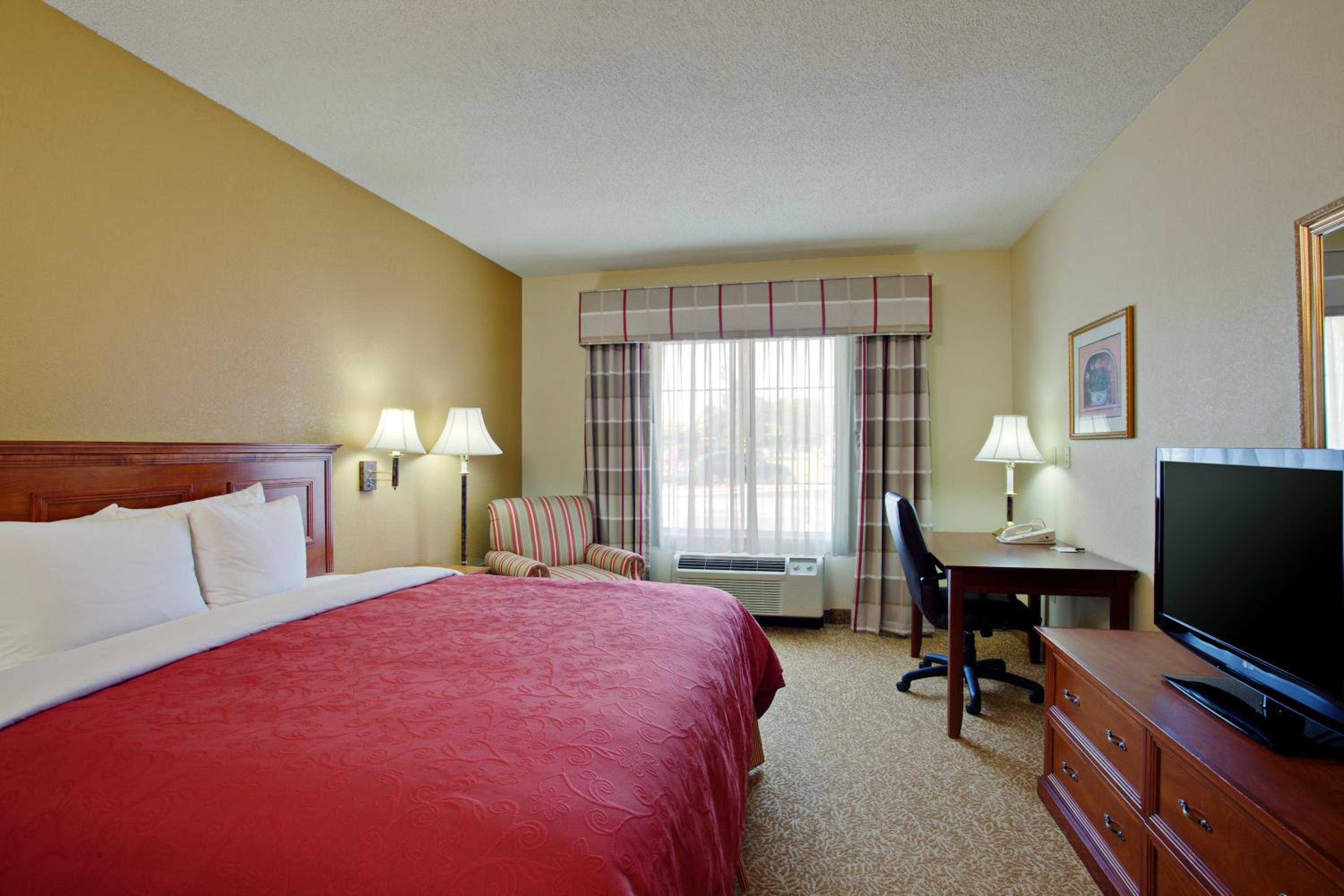 King Room - Non-Smoking - Photo 1